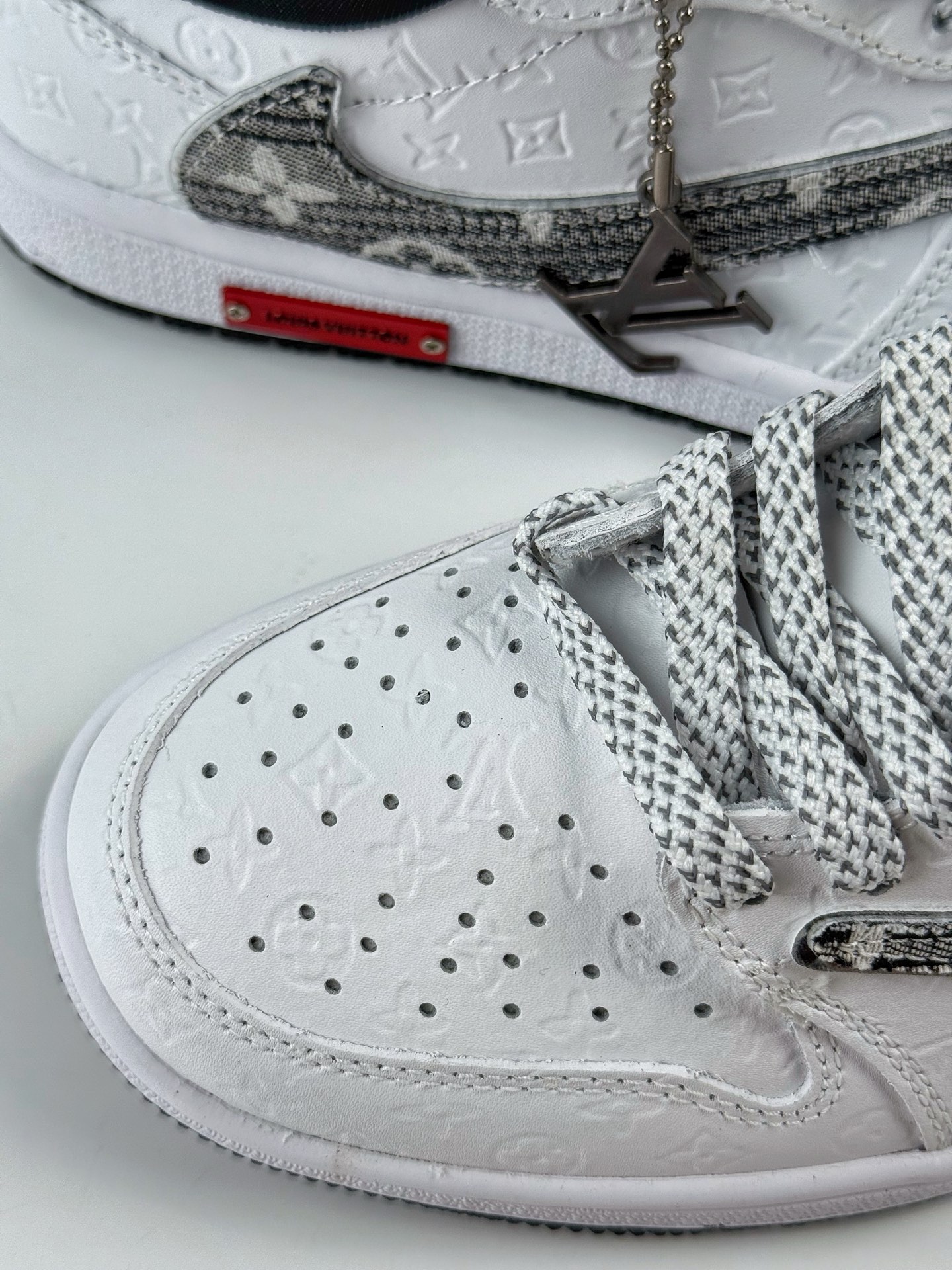 Travis Scott x Nike Air Jordan 1 Low x Louis Vuitton Air Jordan 1 Low 反转白黑满印满天星倒钩 XS2025-077