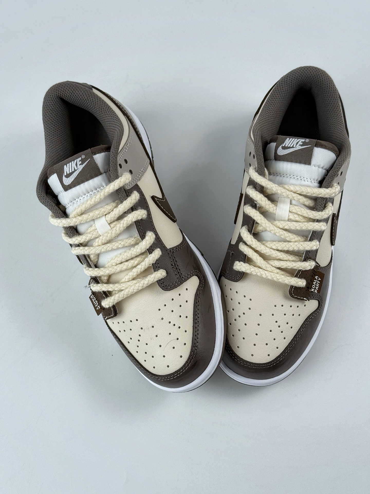 💰350 LY专供 OG版公司货
【NK】Nike SB Dunk Low  皮革 考拉派对 二手日落 棕灰
纯原大厂出品 极力推荐👏
原装头层材料 独家版型蒸餾加工
帶來的是更好的视觉和脚感体验
大厂纯原品质出货 清洁度 电绣工艺 
皮料切割干净无任何毛边 细节完美
官方货号：HF5441 111TL
尺码：40 40.5 41 42 42.5 43 44 44.5 45 46