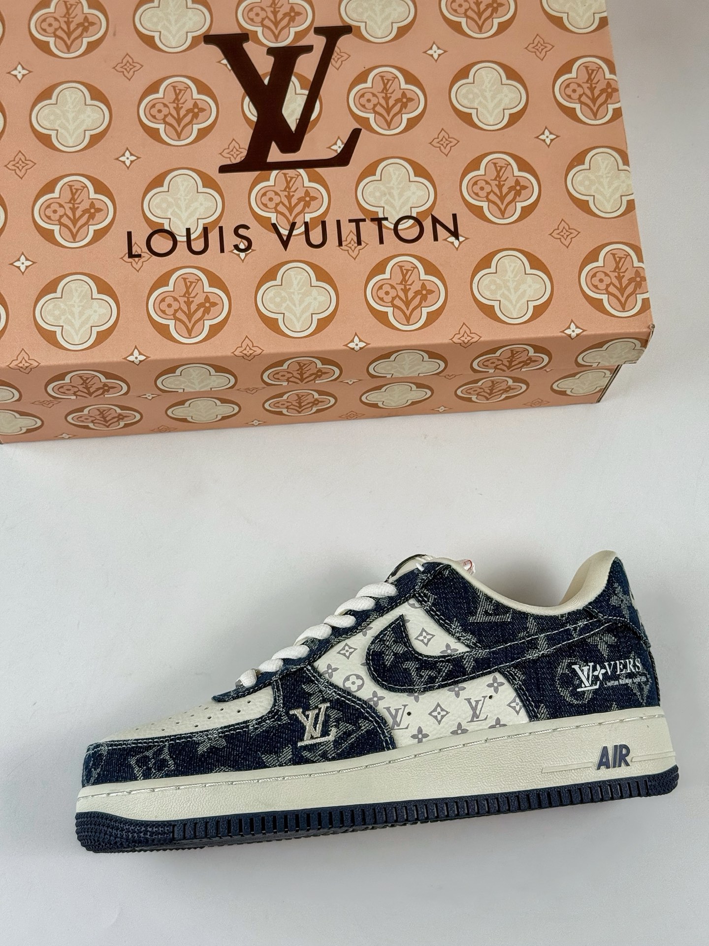 260 Nike Air Force 1 Low 07 x Louis Vuitton 蓝白牛仔 YF9511-811