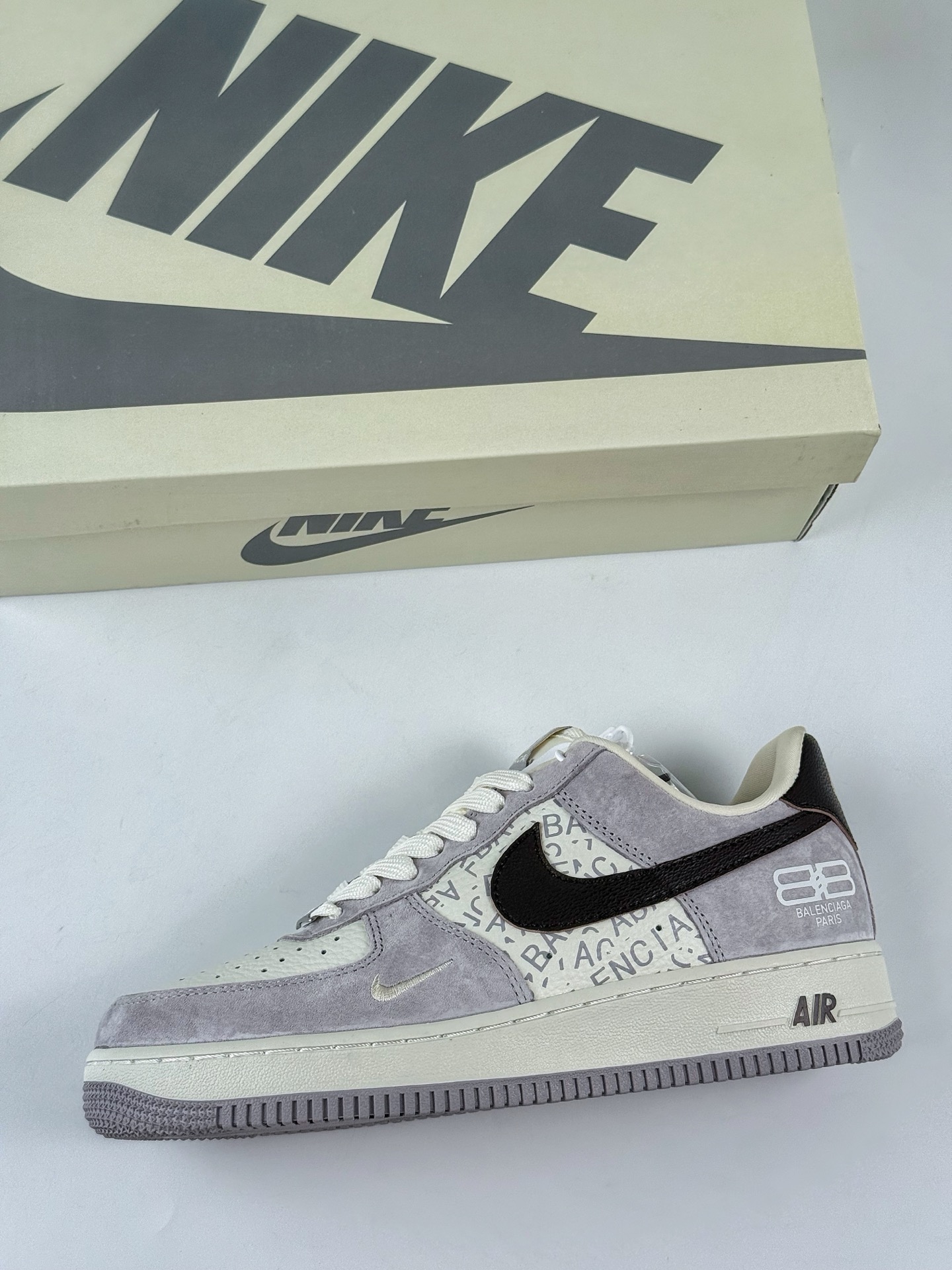 260 Nike Air Force 1 Low 07 x Balenciaga 灰白小勾 YF9511-806