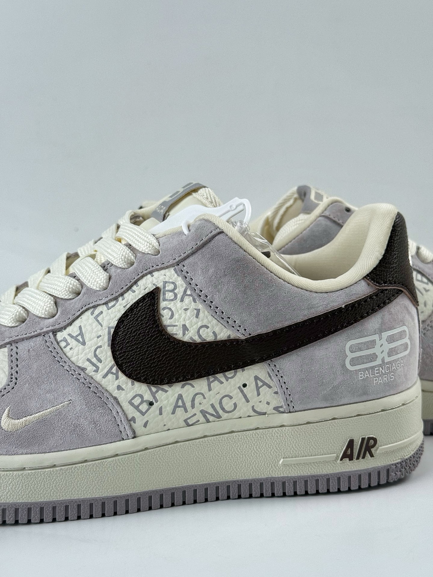 260 Nike Air Force 1 Low 07 x Balenciaga 灰白小勾 YF9511-806