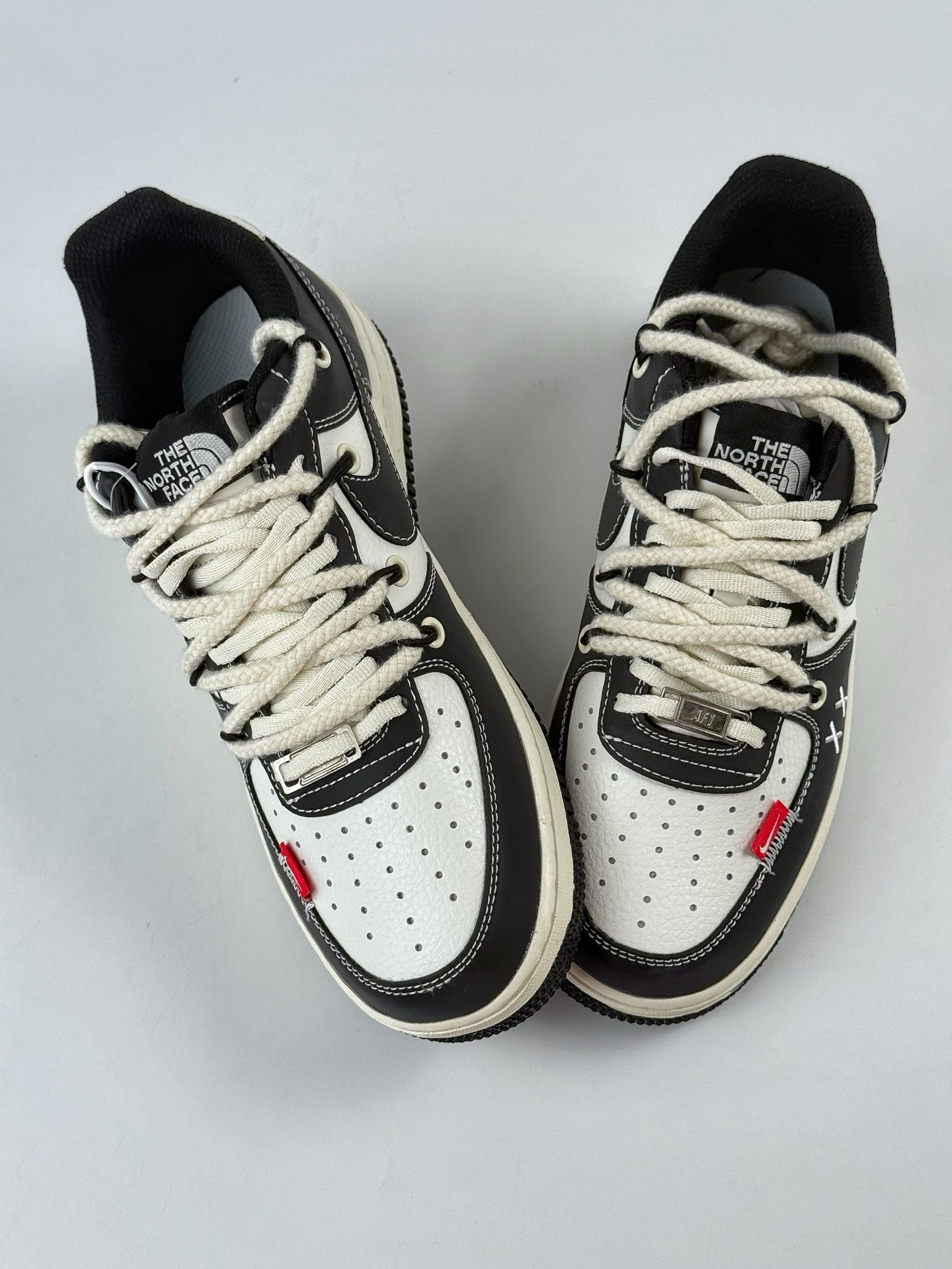 Nike Air Force 1 Low 07 x The North Face 黑白绑带 AM1588-017