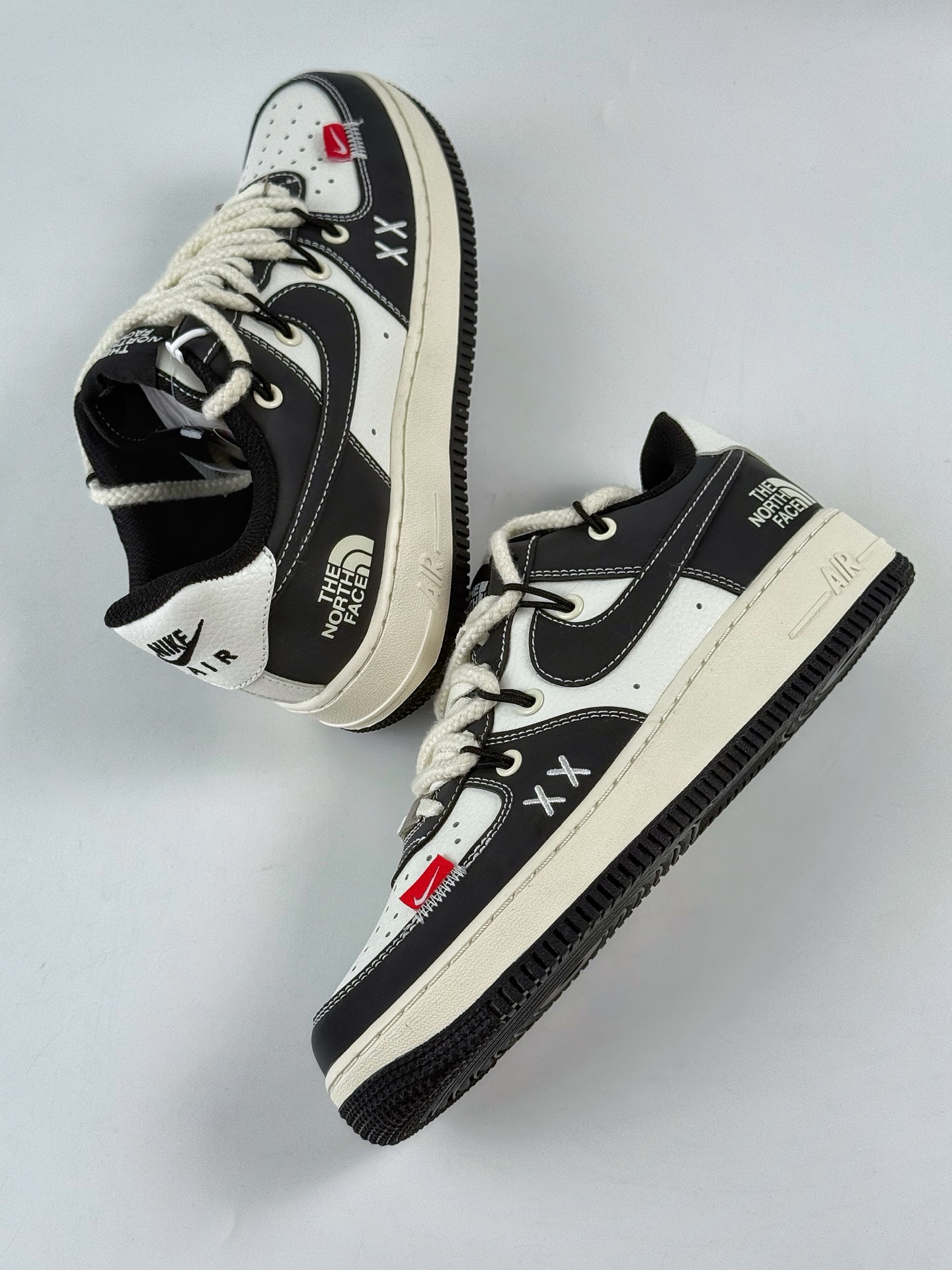 Nike Air Force 1 Low 07 x The North Face 黑白绑带 AM1588-017