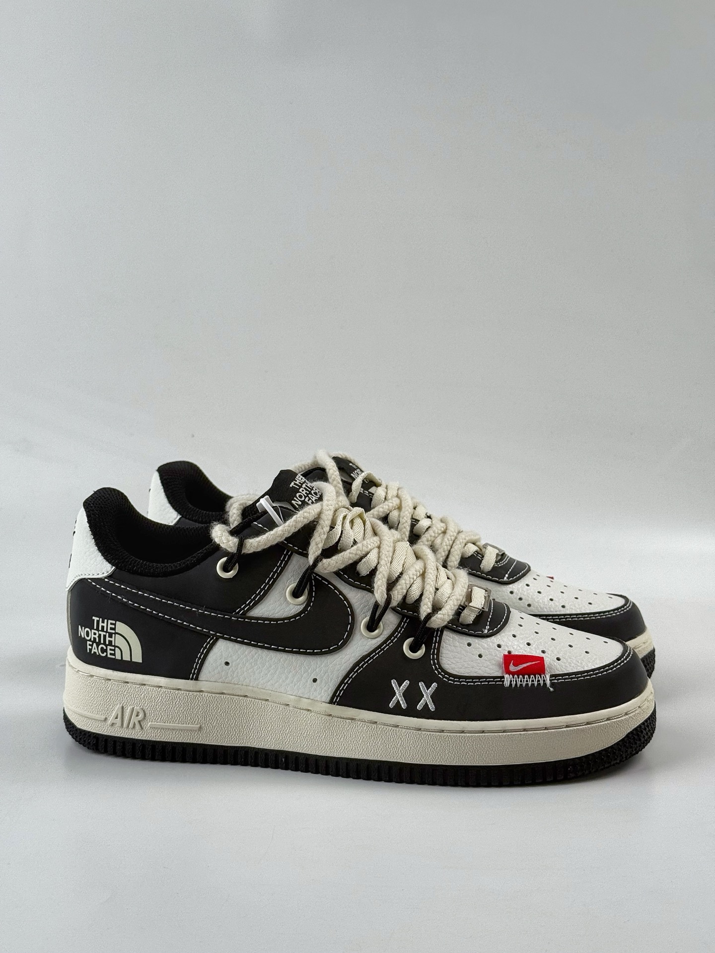 Nike Air Force 1 Low 07 x The North Face 黑白绑带 AM1588-017