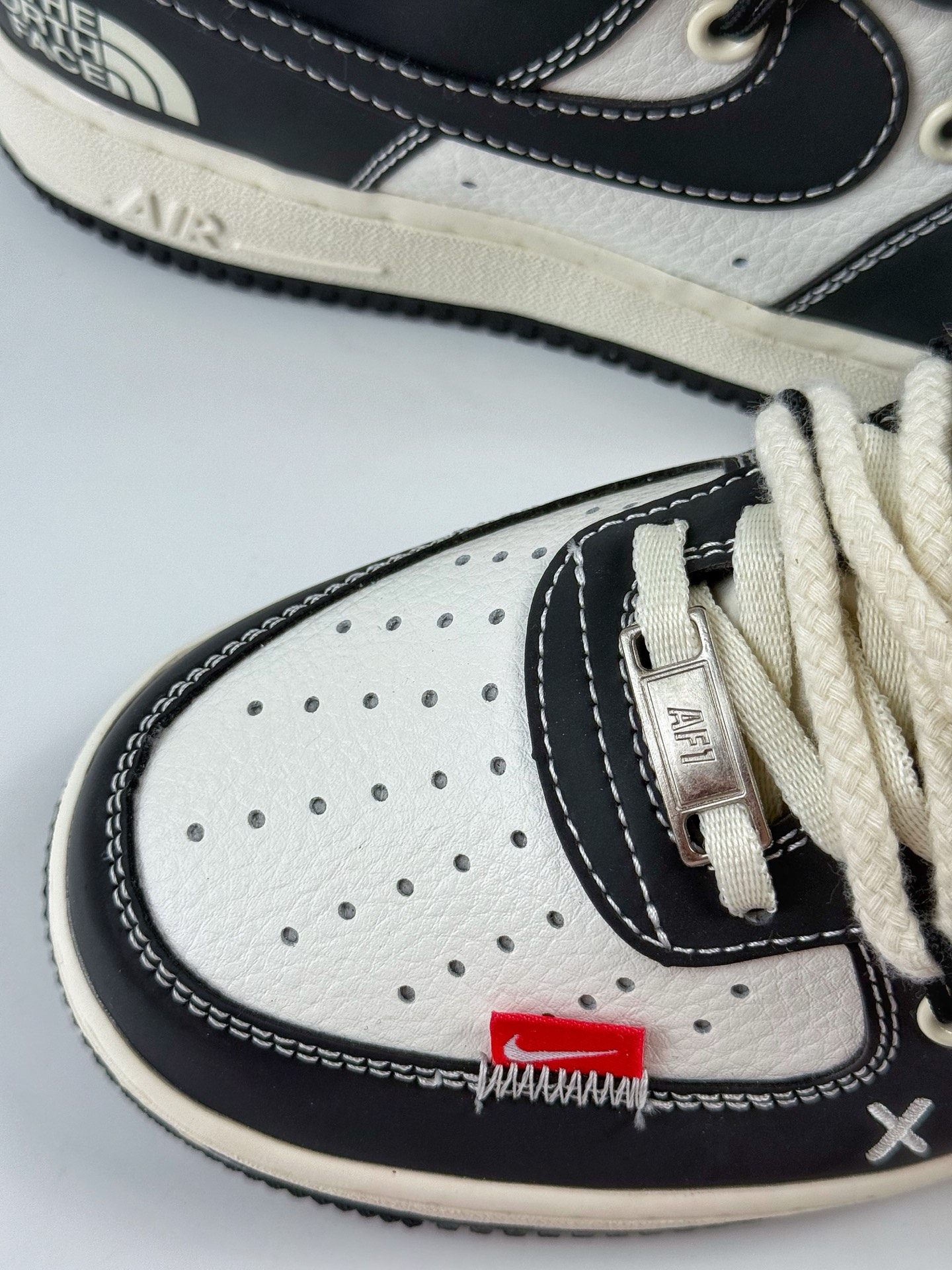 Nike Air Force 1 Low 07 x The North Face 黑白绑带 AM1588-017