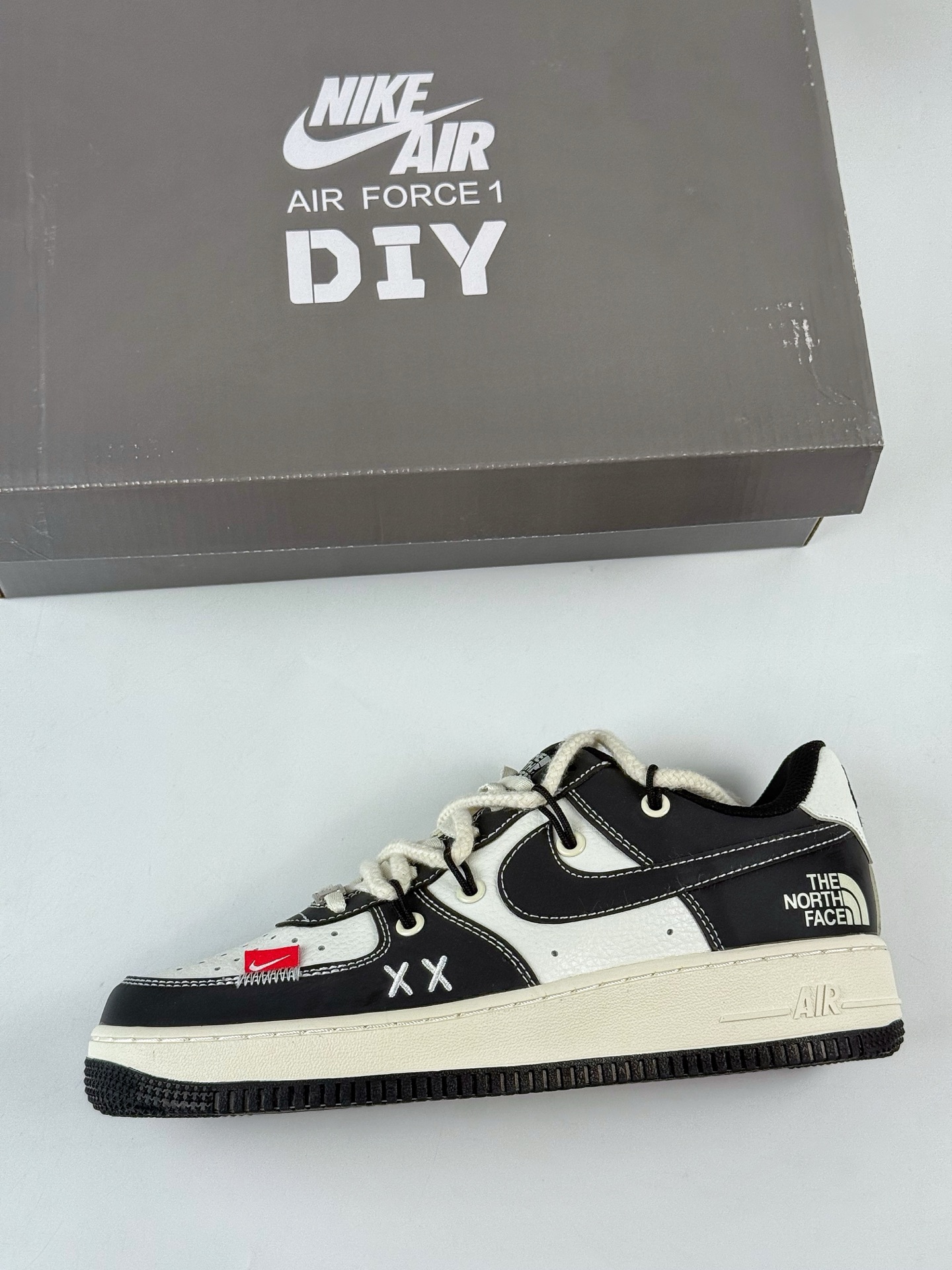 Nike Air Force 1 Low 07 x The North Face 黑白绑带 AM1588-017