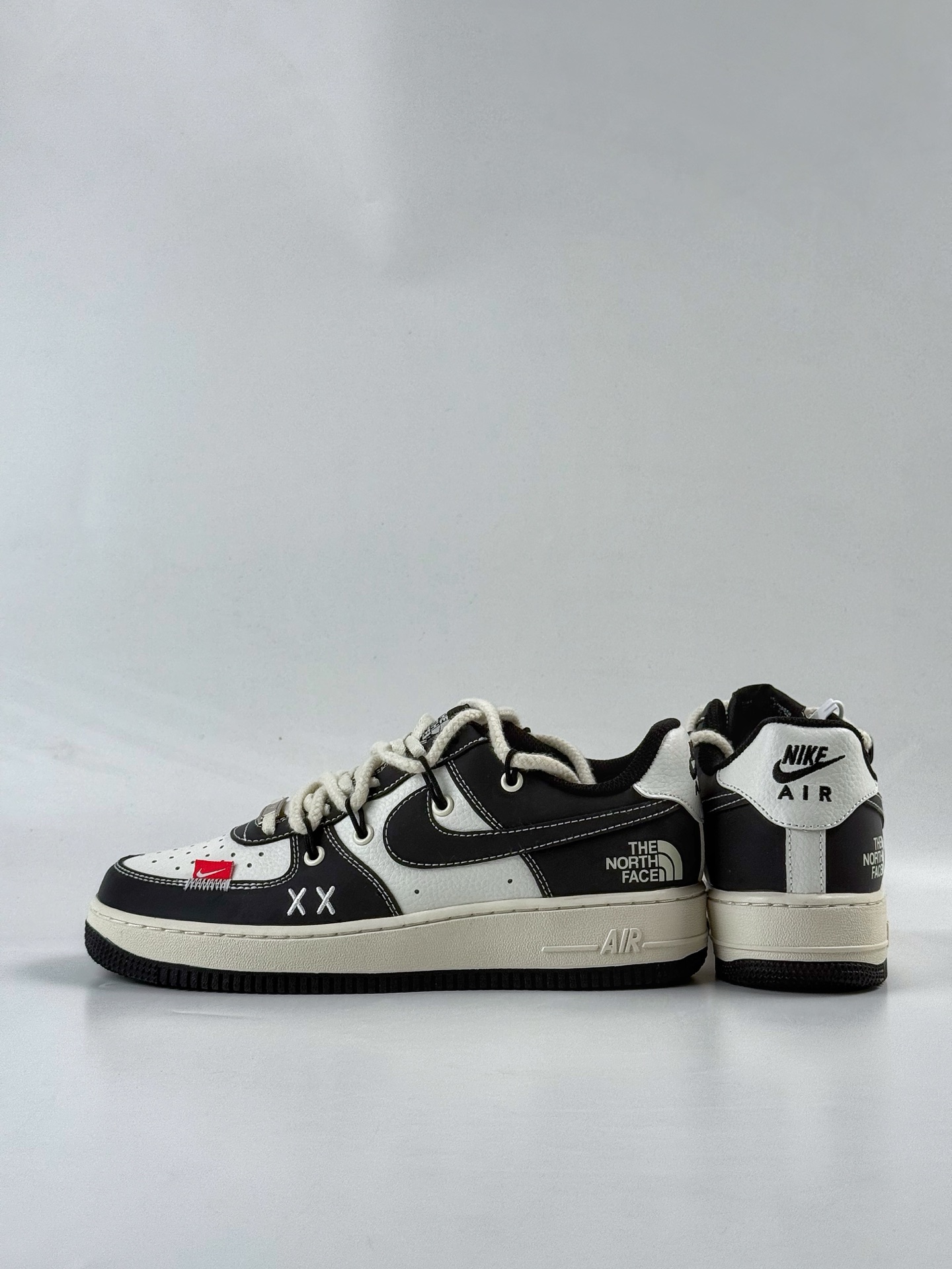 Nike Air Force 1 Low 07 x The North Face 黑白绑带 AM1588-017