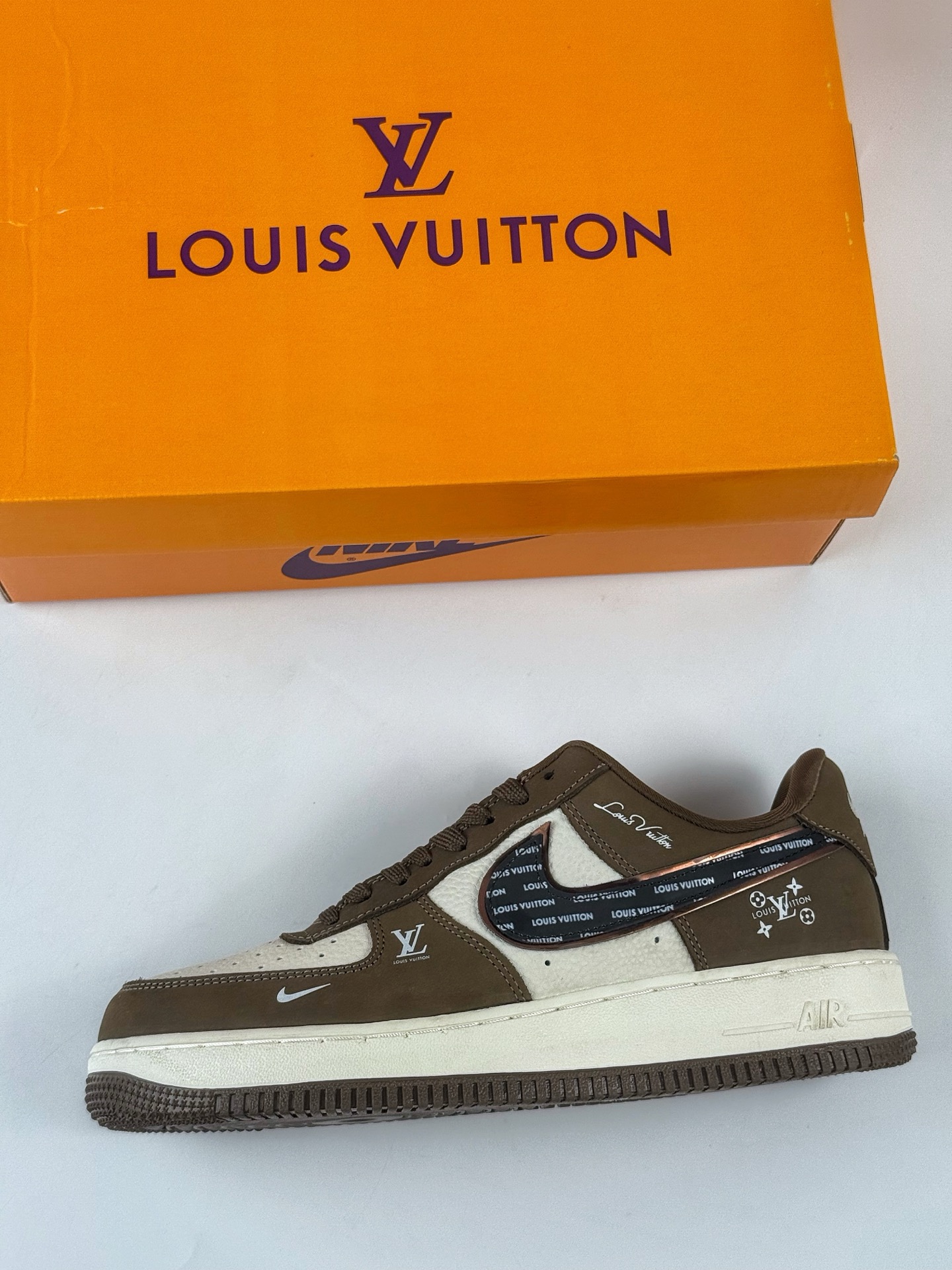 Nike Air Force 1 Low 07 x Louis Vuitton 棕白小勾 DK0188-086