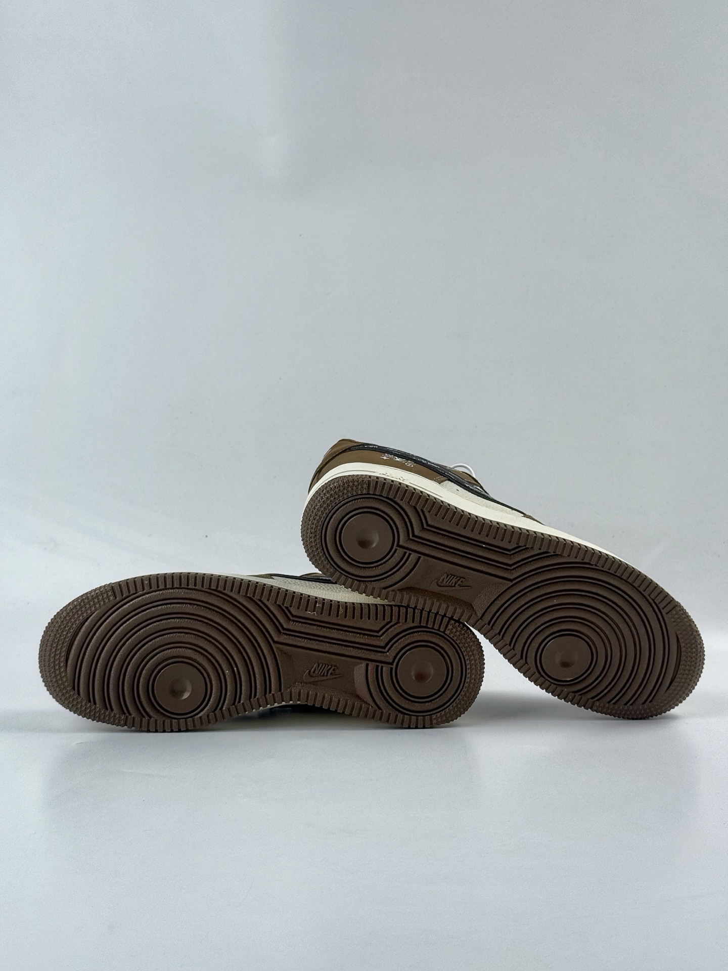 Nike Air Force 1 Low 07 x Louis Vuitton 棕白小勾 DK0188-086