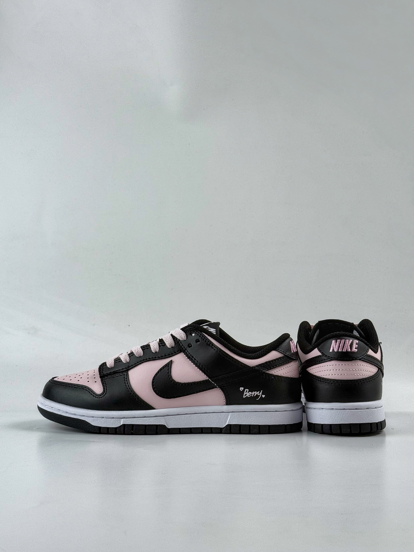 Nike SB Dunk Low 樱花白桃 特殊礼袋 酷飒 甜妹 黑粉 DD1391-100