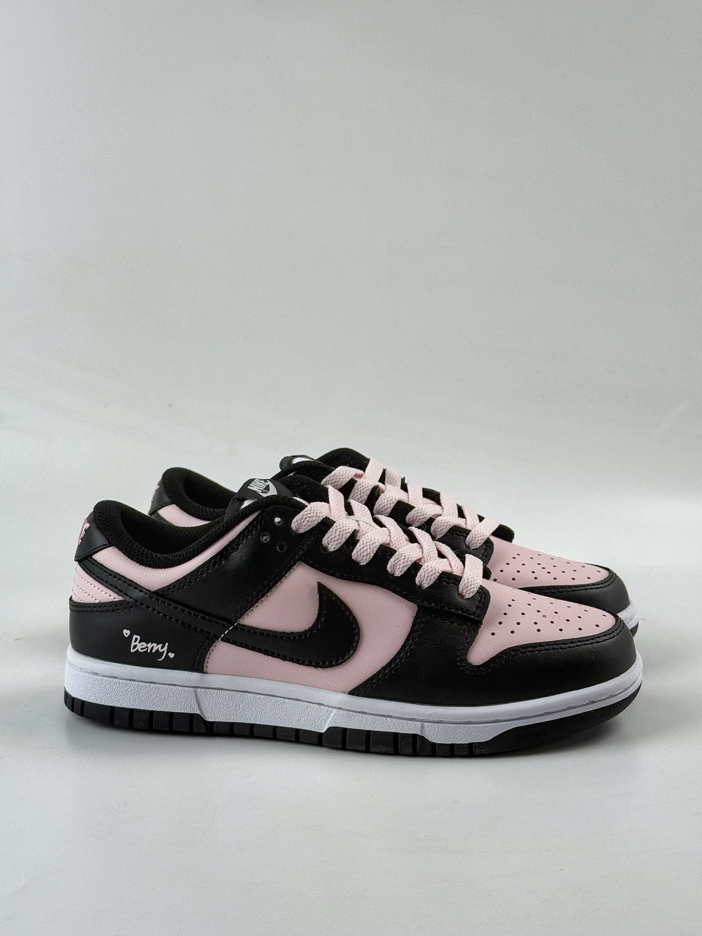 Nike SB Dunk Low 樱花白桃 特殊礼袋 酷飒 甜妹 黑粉 DD1391-100