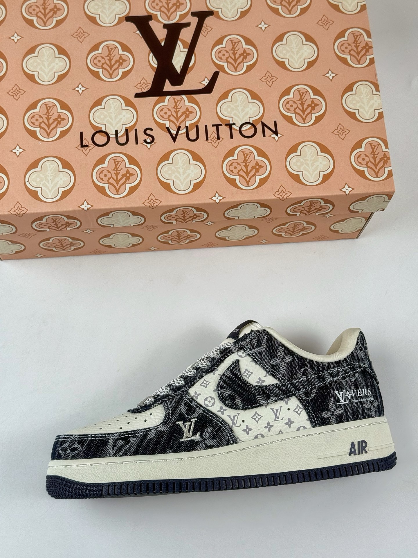 Nike Air Force 1 Low 07 x Louis Vuitton 蓝白牛仔满天星 YF9511-812