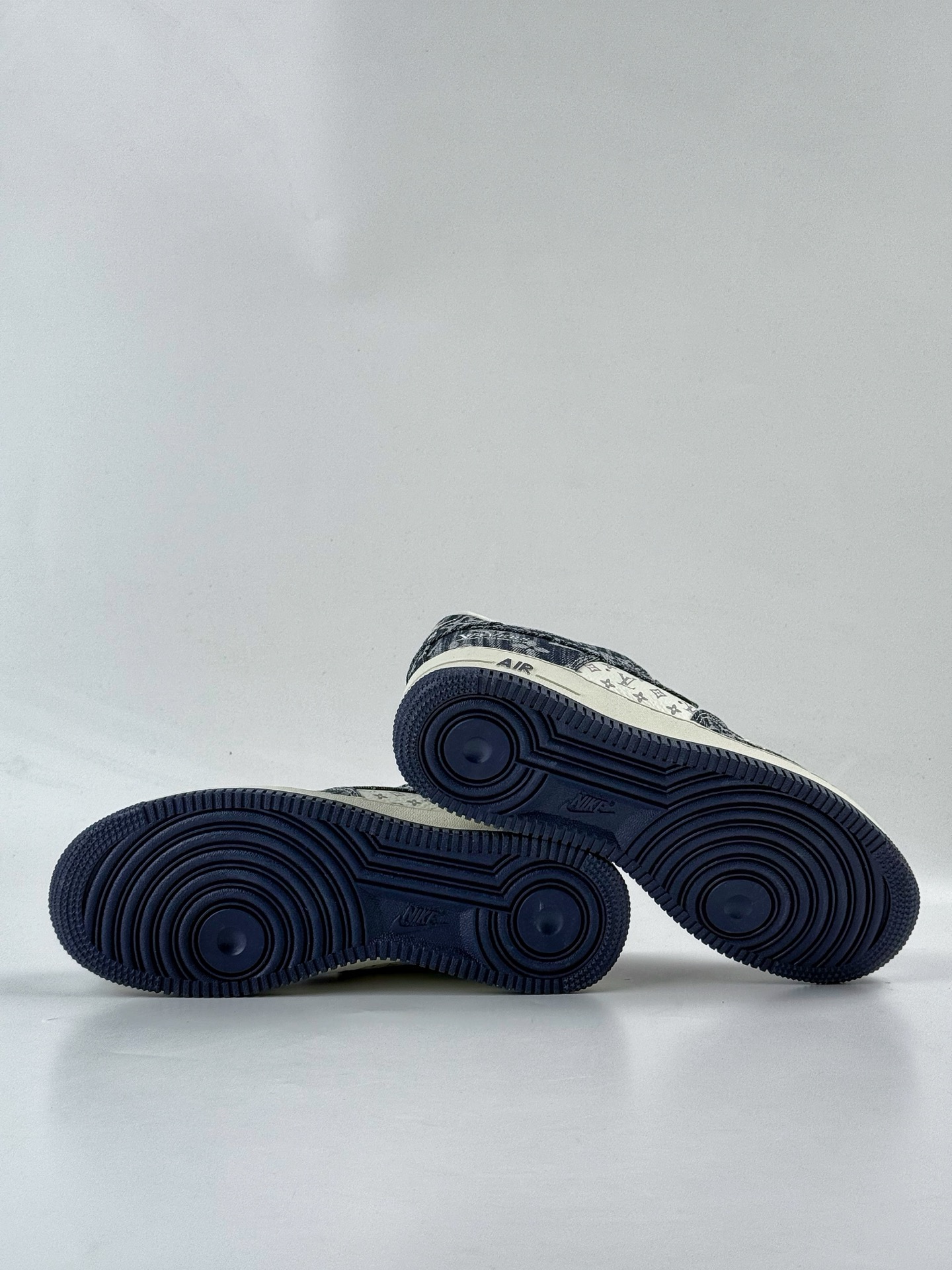 Nike Air Force 1 Low 07 x Louis Vuitton 蓝白牛仔满天星 YF9511-812