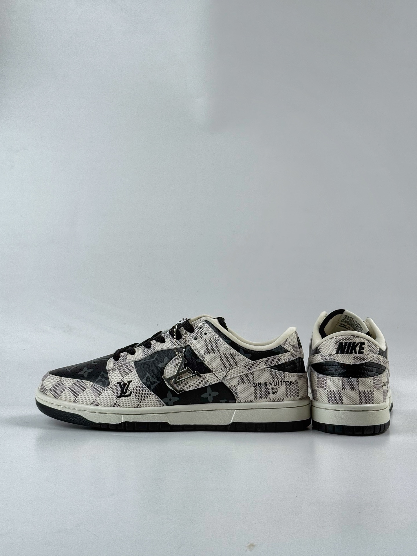 NIKE SB Dunk Low RETRO x Louis Vuitton 格纹雾灰 SC0601-452
