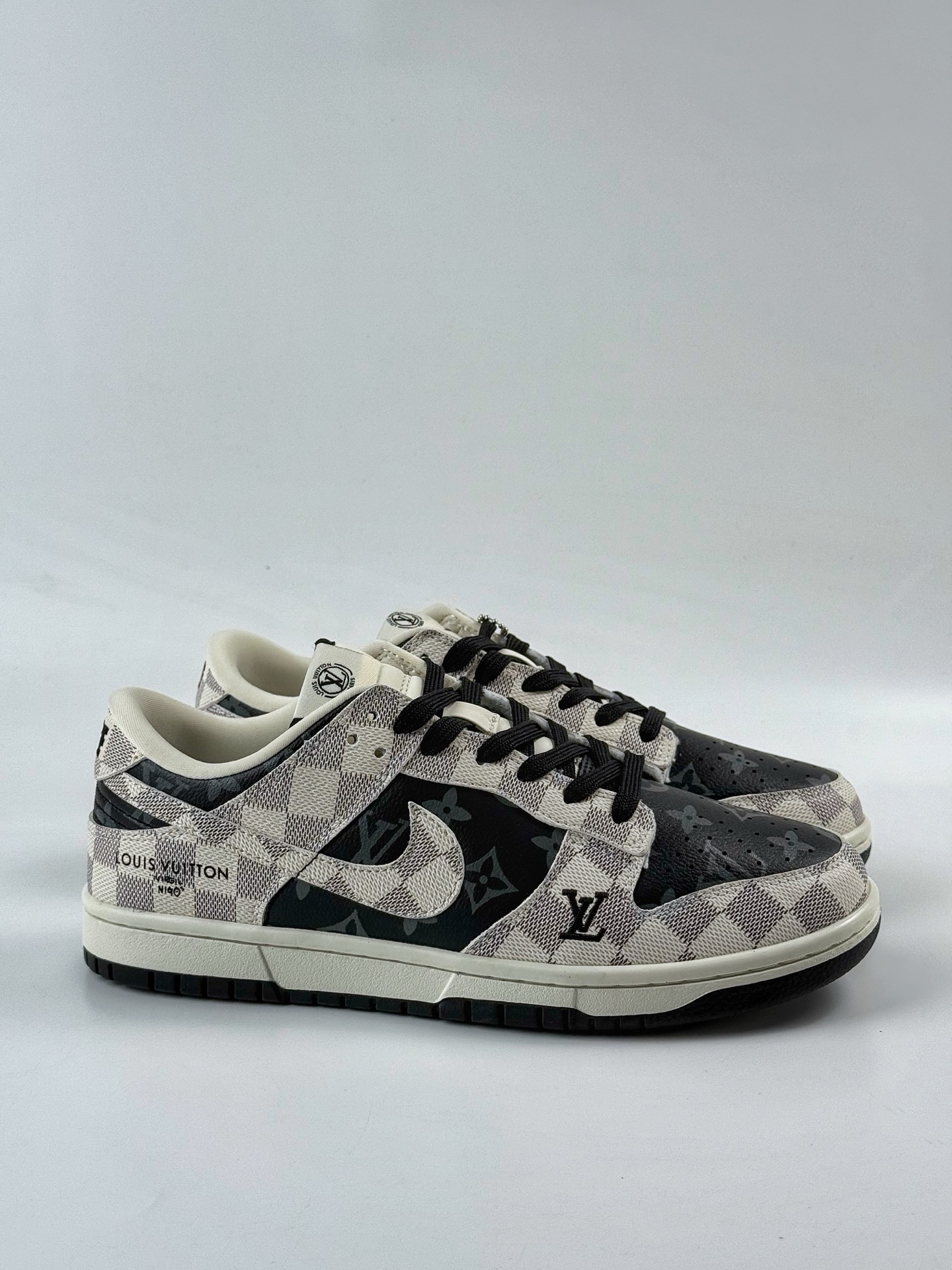 NIKE SB Dunk Low RETRO x Louis Vuitton 格纹雾灰 SC0601-452