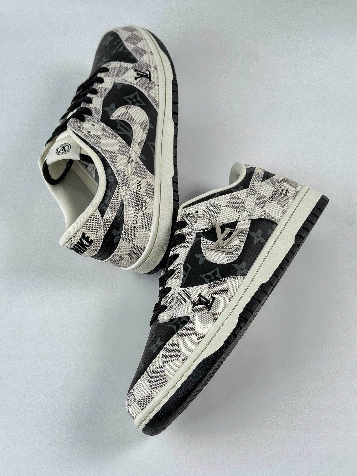 NIKE SB Dunk Low RETRO x Louis Vuitton 格纹雾灰 SC0601-452