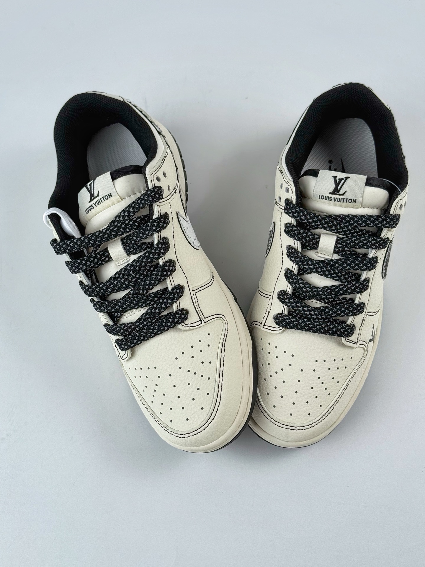 Nike SB Dunk Low x Louis Vuitton 白黑满天星 JP1628-027