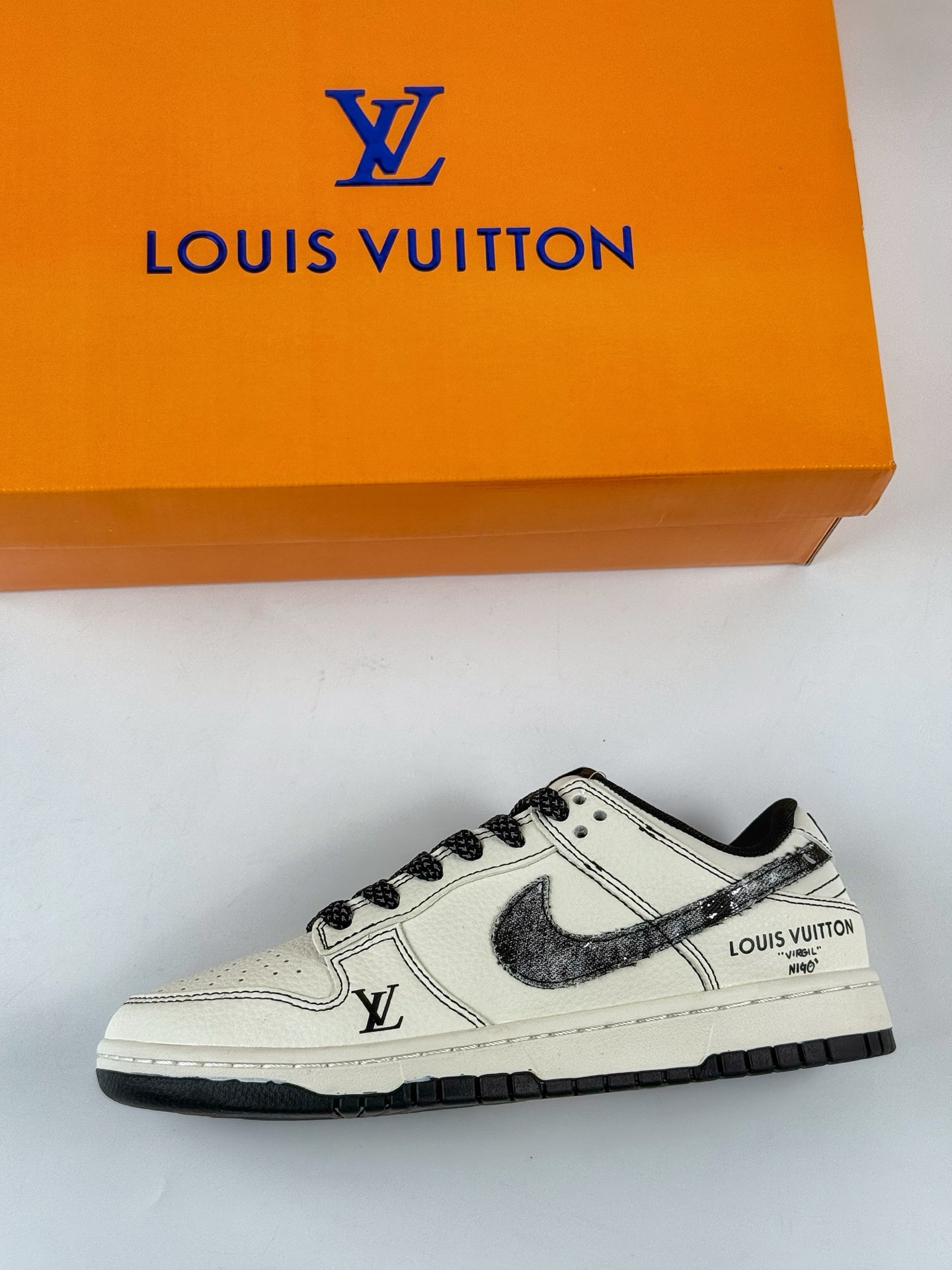 Nike SB Dunk Low x Louis Vuitton 白黑满天星 JP1628-027