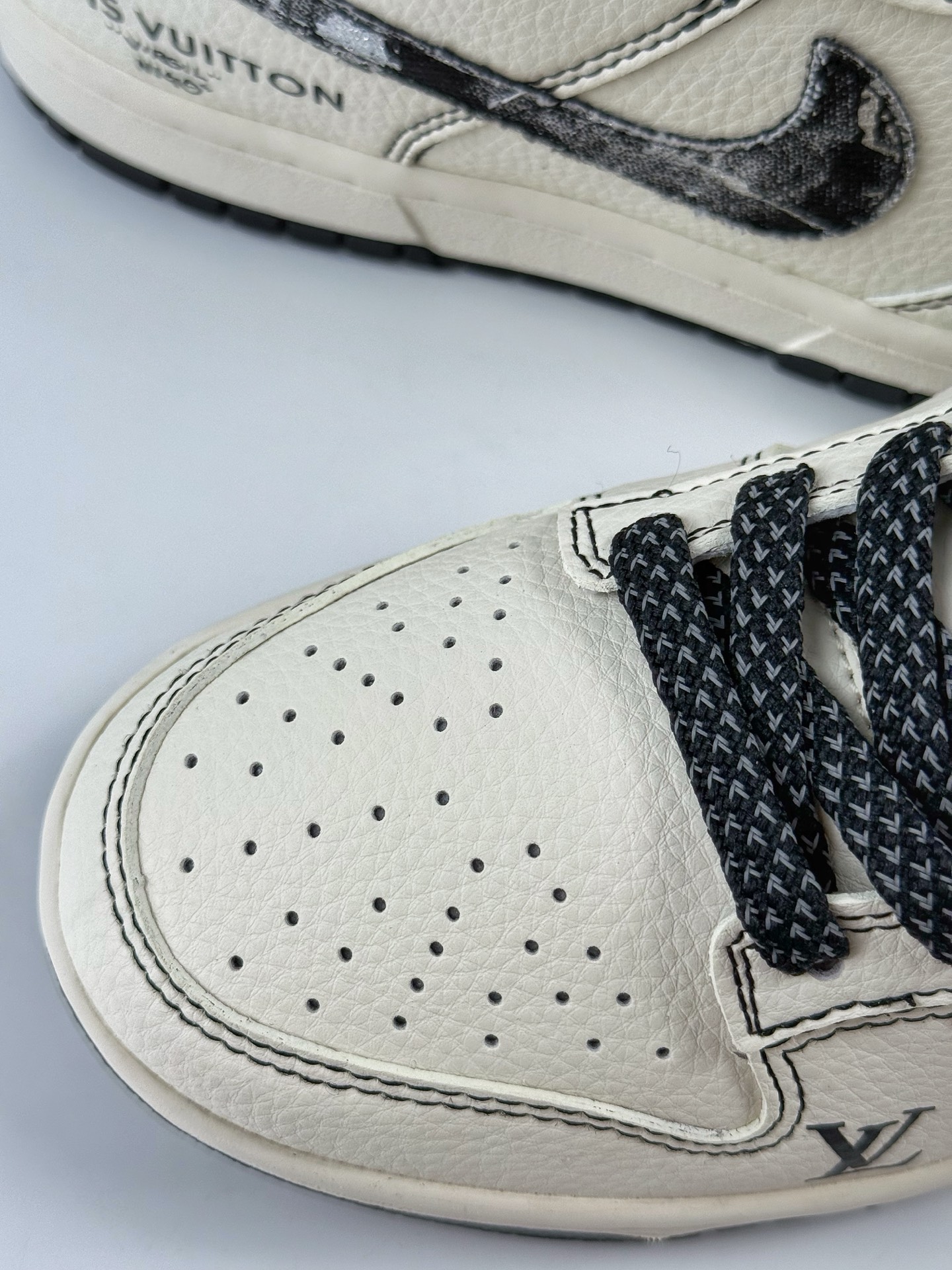 Nike SB Dunk Low x Louis Vuitton 白黑满天星 JP1628-027
