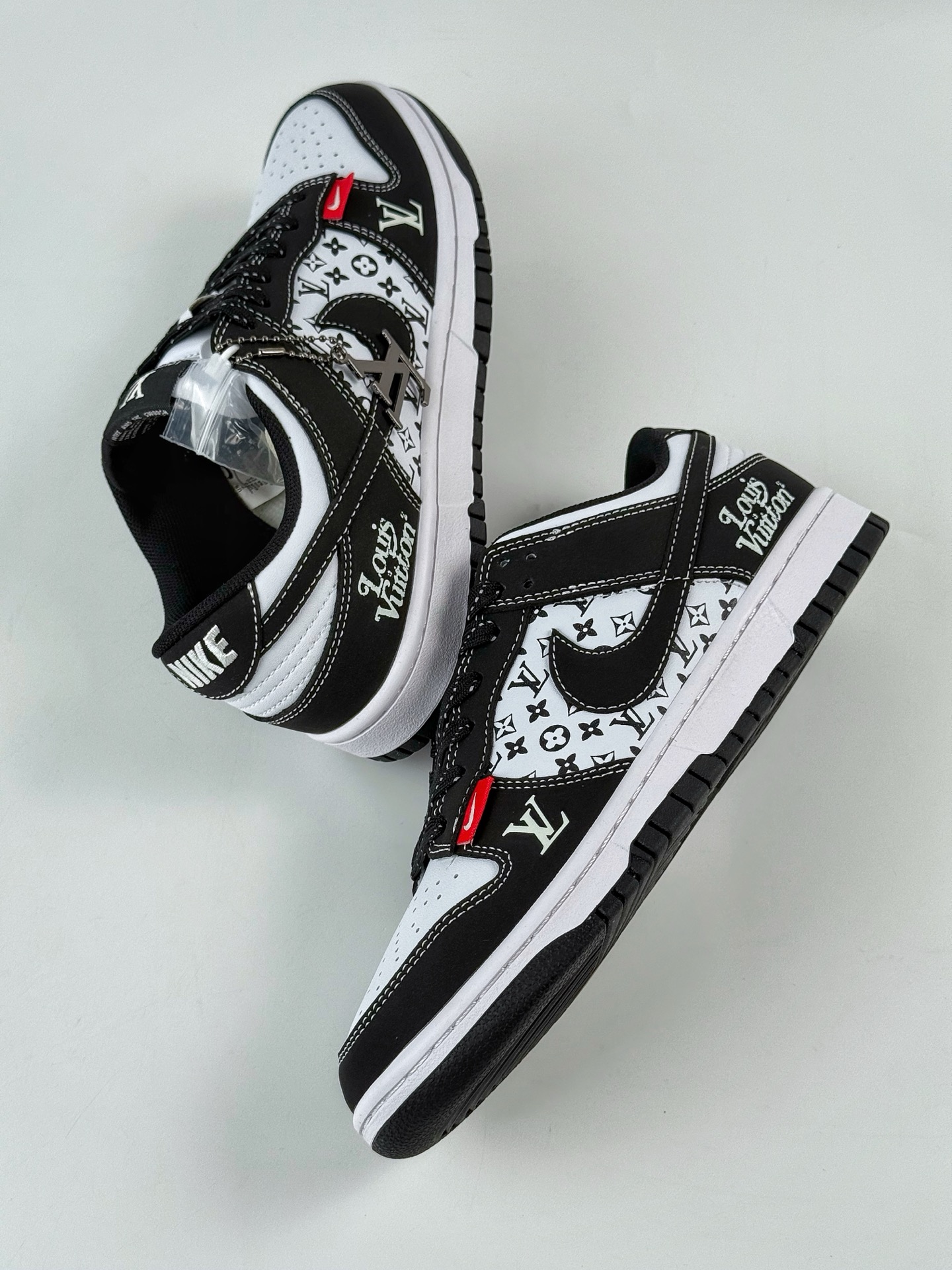 Nike SB Dunk Low x Louis Vuitton 黑白满天星 CS1688-129
