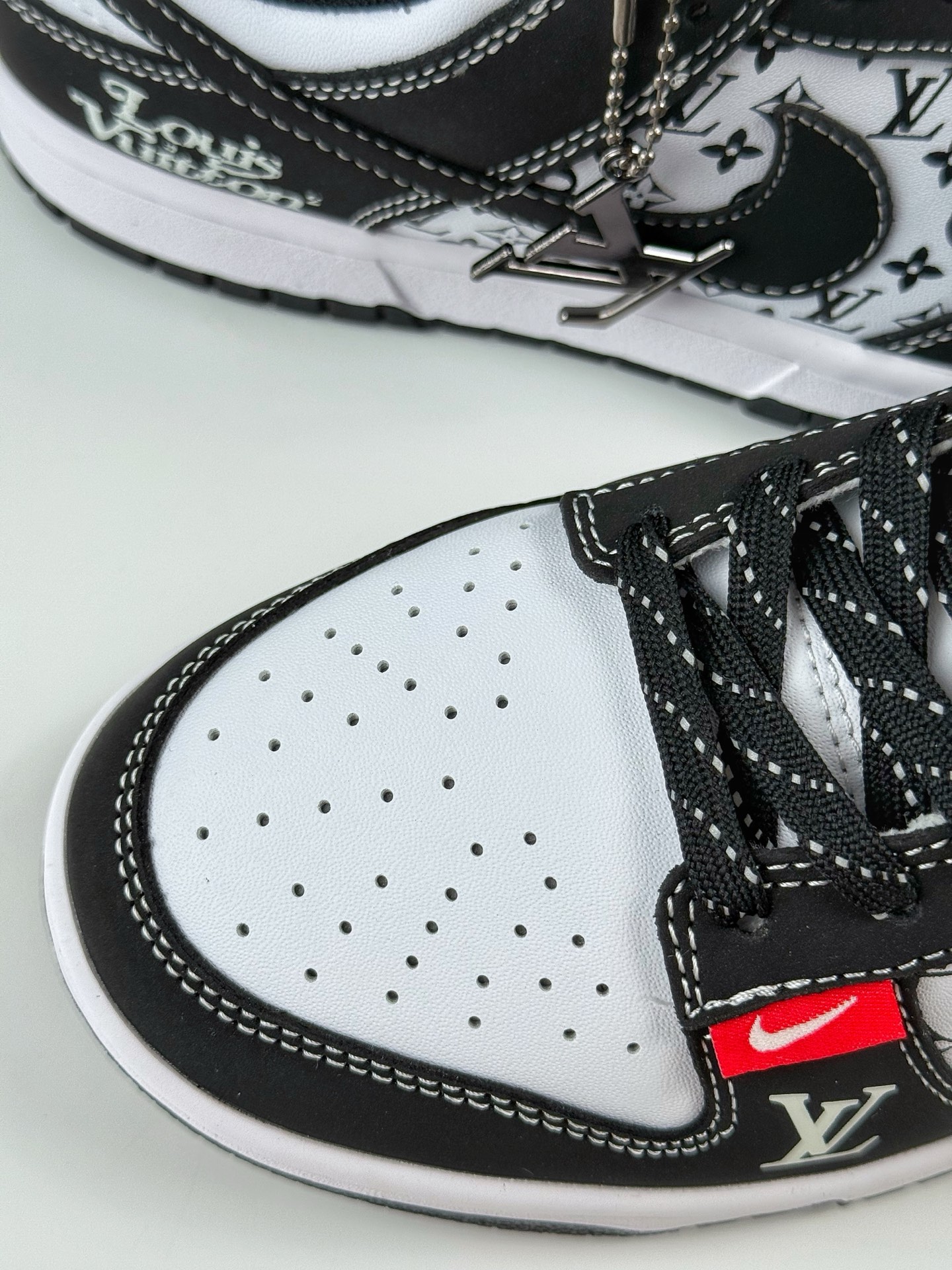 Nike SB Dunk Low x Louis Vuitton 黑白满天星 CS1688-129