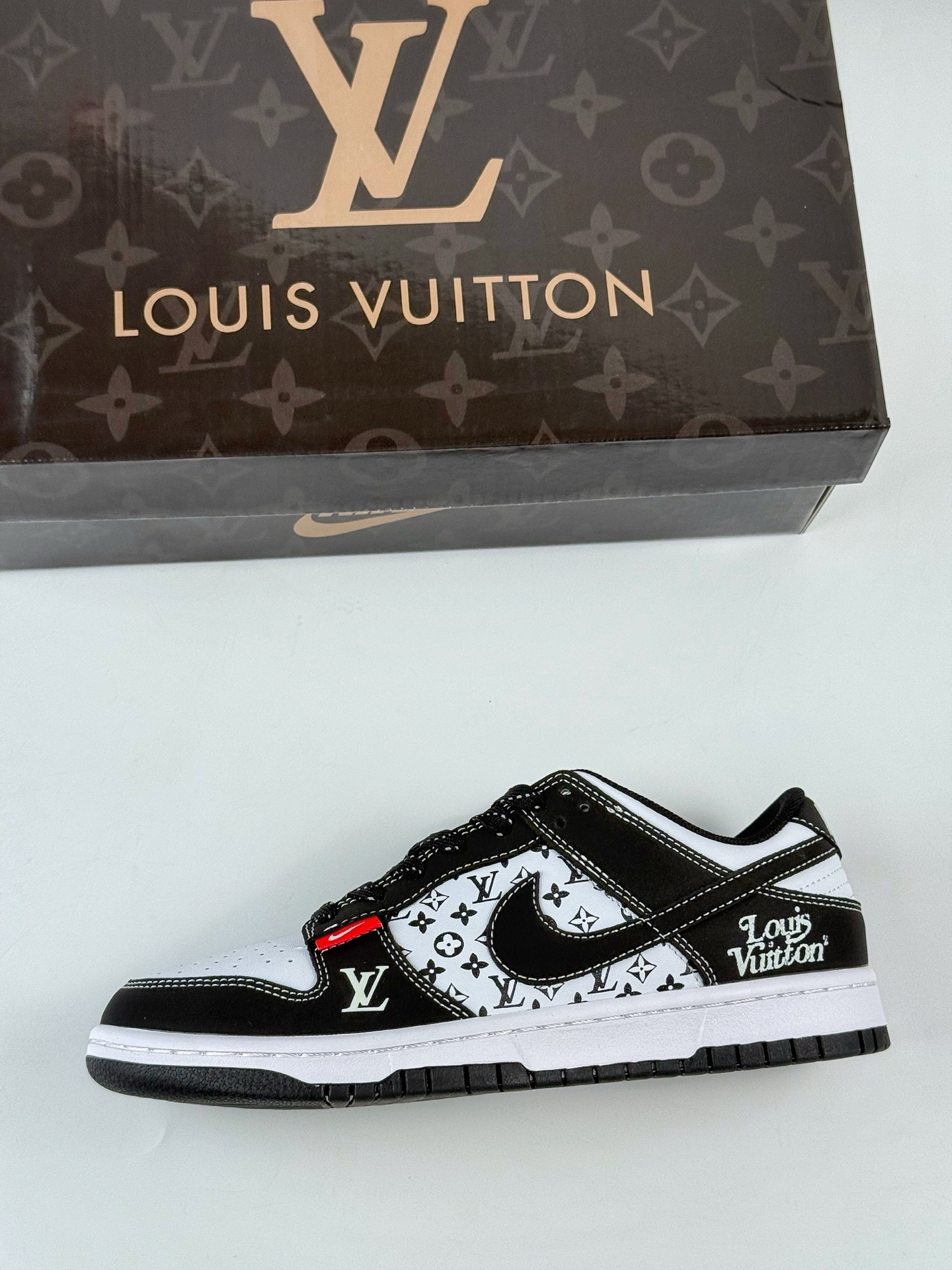 Nike SB Dunk Low x Louis Vuitton 黑白满天星 CS1688-129