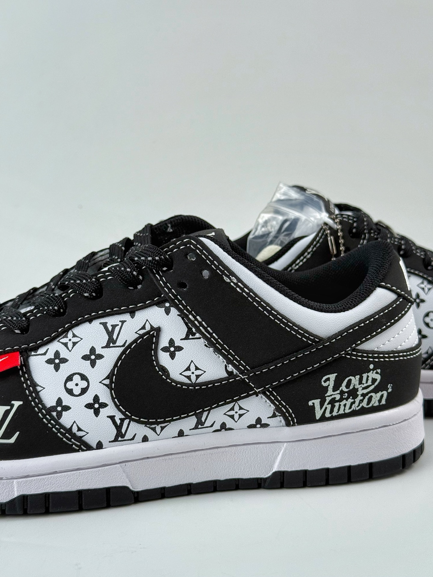 Nike SB Dunk Low x Louis Vuitton 黑白满天星 CS1688-129