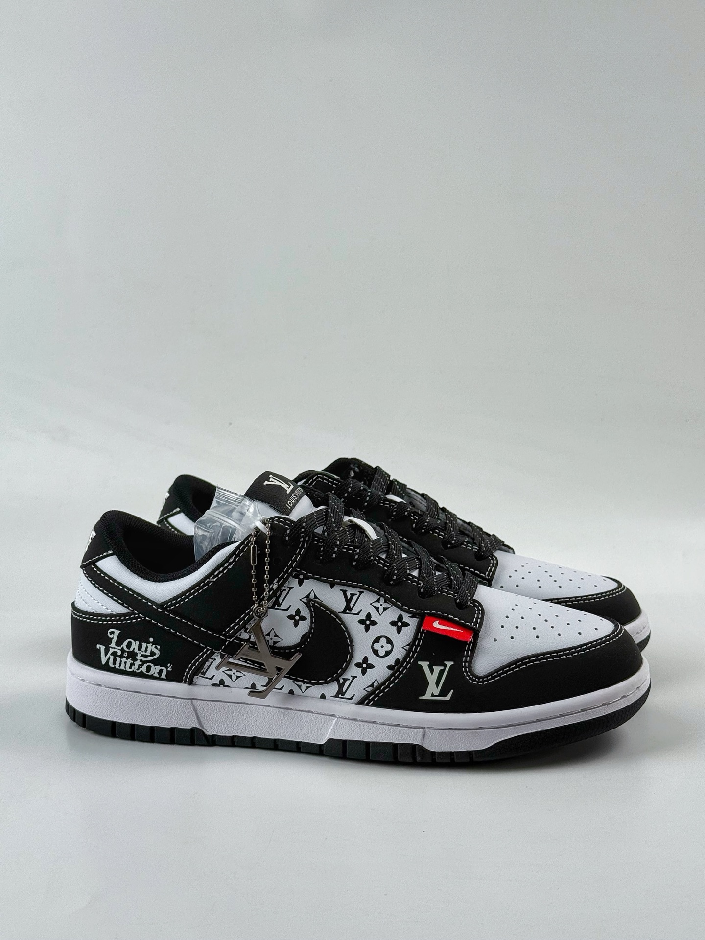 Nike SB Dunk Low x Louis Vuitton 黑白满天星 CS1688-129