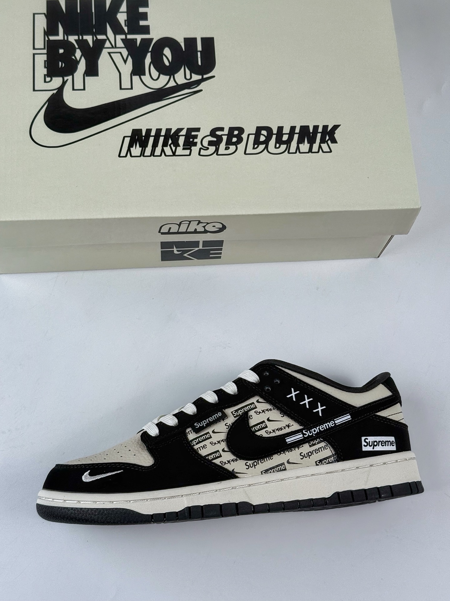 NIKE SB Dunk Low RETRO x superme 米黑小勾 DS6608-013