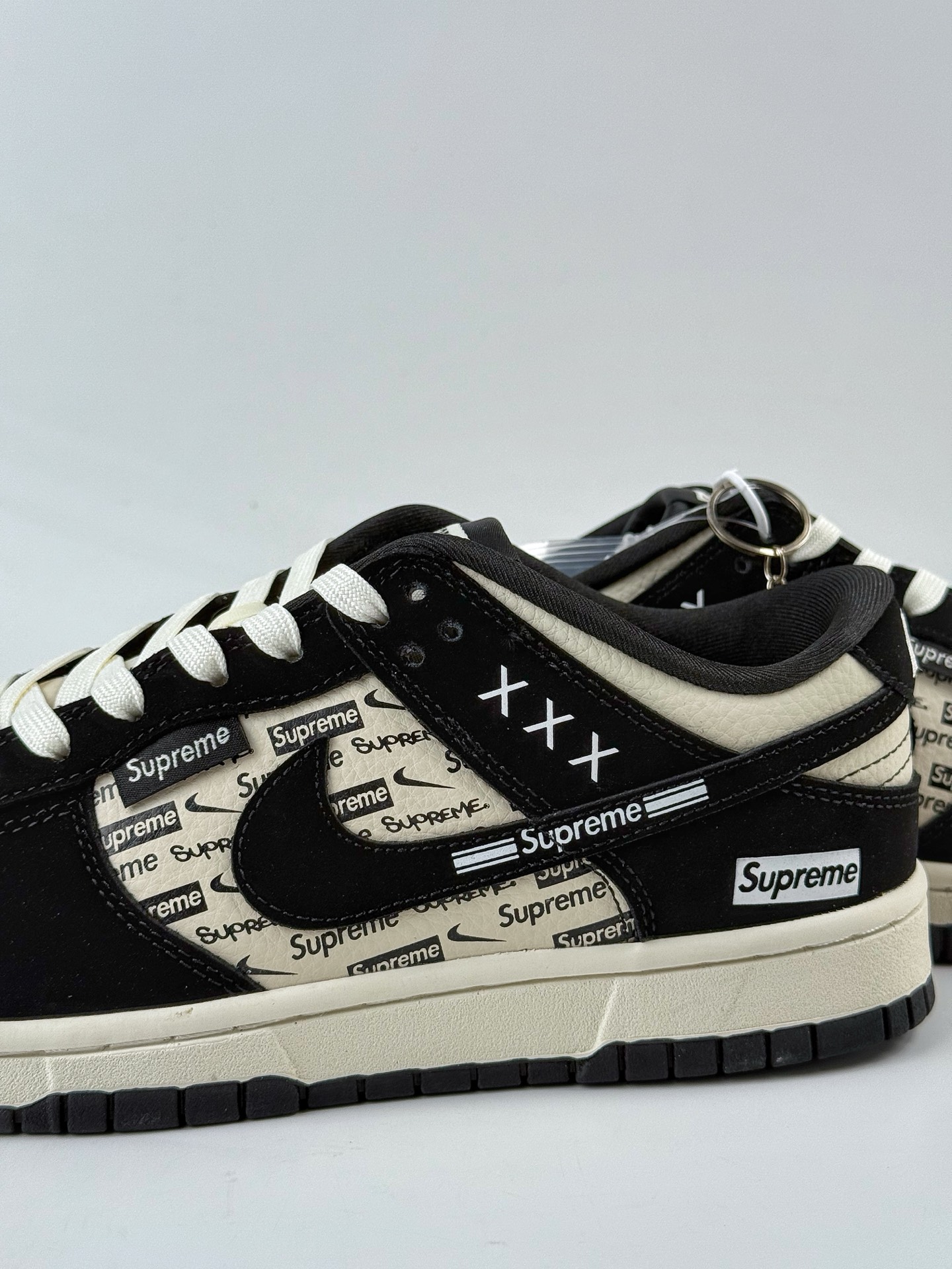 NIKE SB Dunk Low RETRO x superme 米黑小勾 DS6608-013