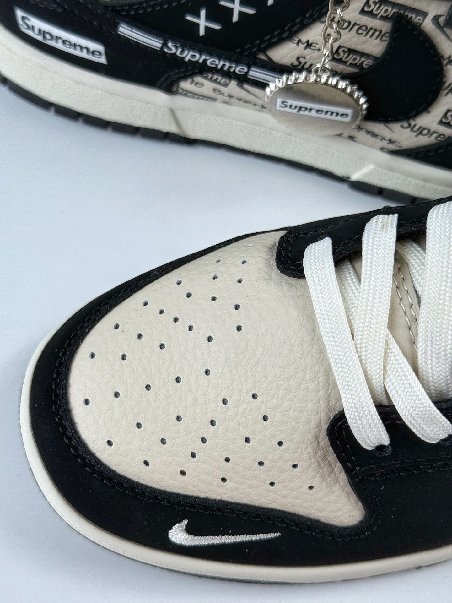 NIKE SB Dunk Low RETRO x superme 米黑小勾 DS6608-013