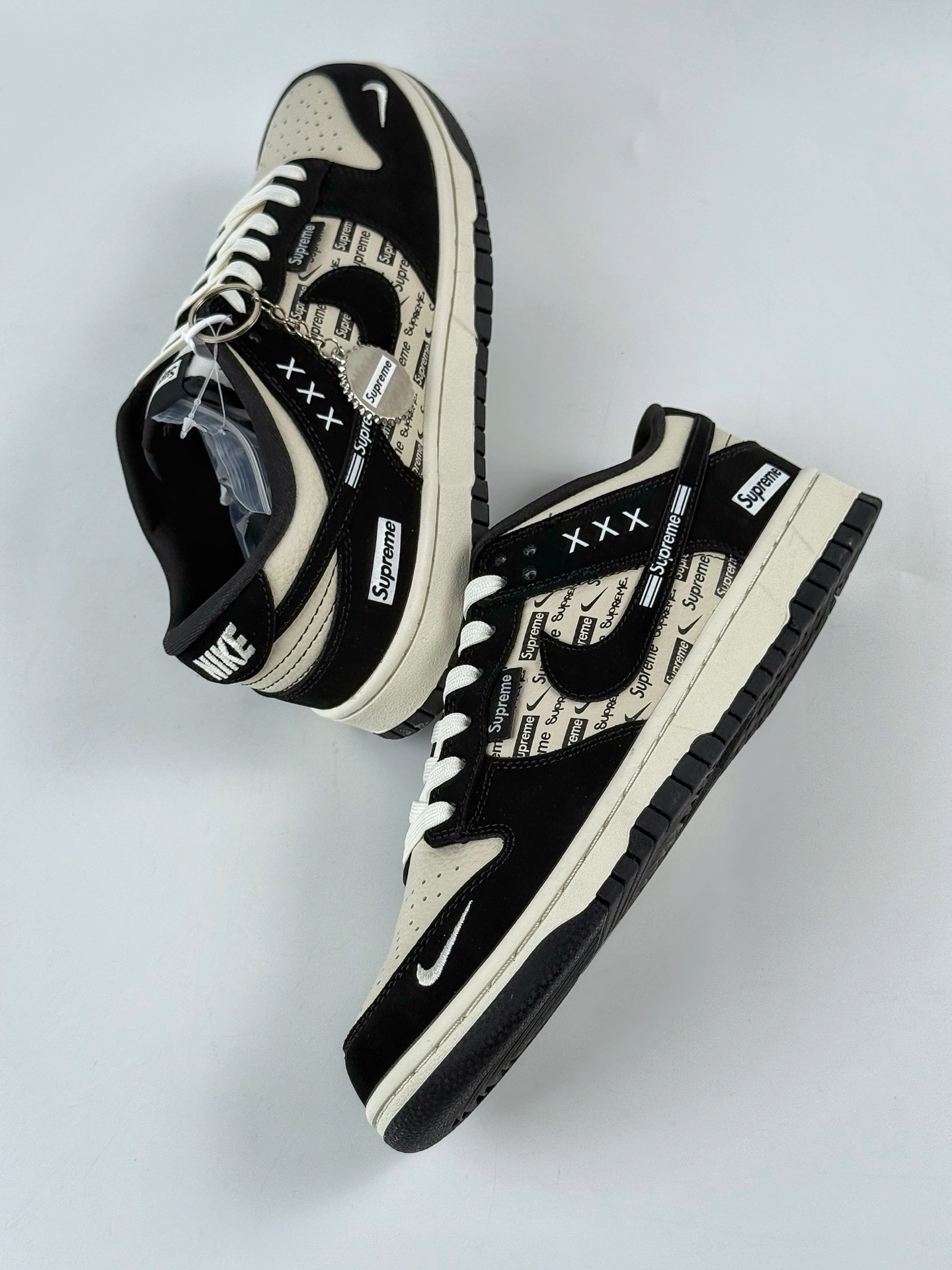 NIKE SB Dunk Low RETRO x superme 米黑小勾 DS6608-013