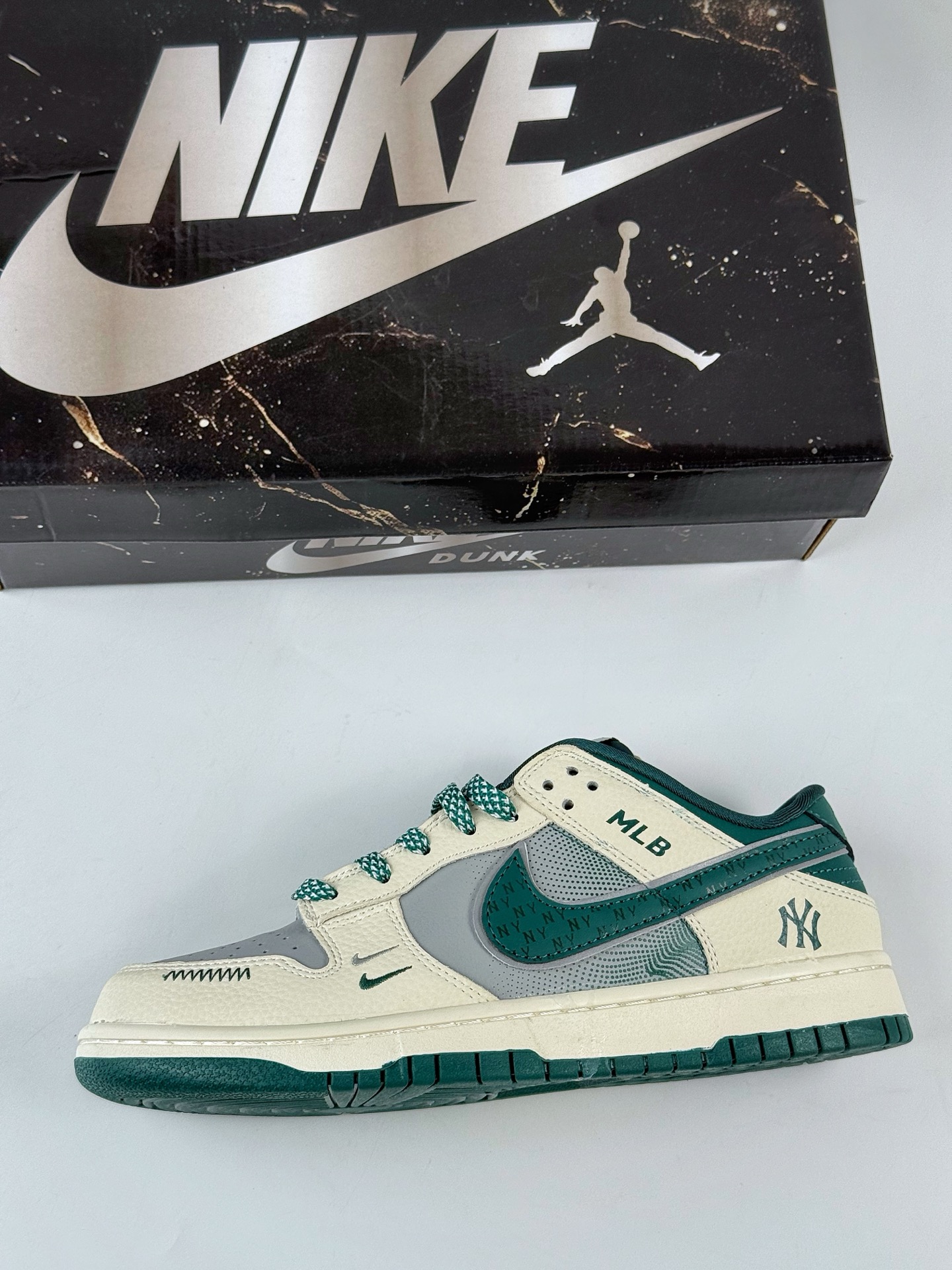 Nike SB Dunk Low x MLB 米灰绿双小勾满天星 SJ2025-001