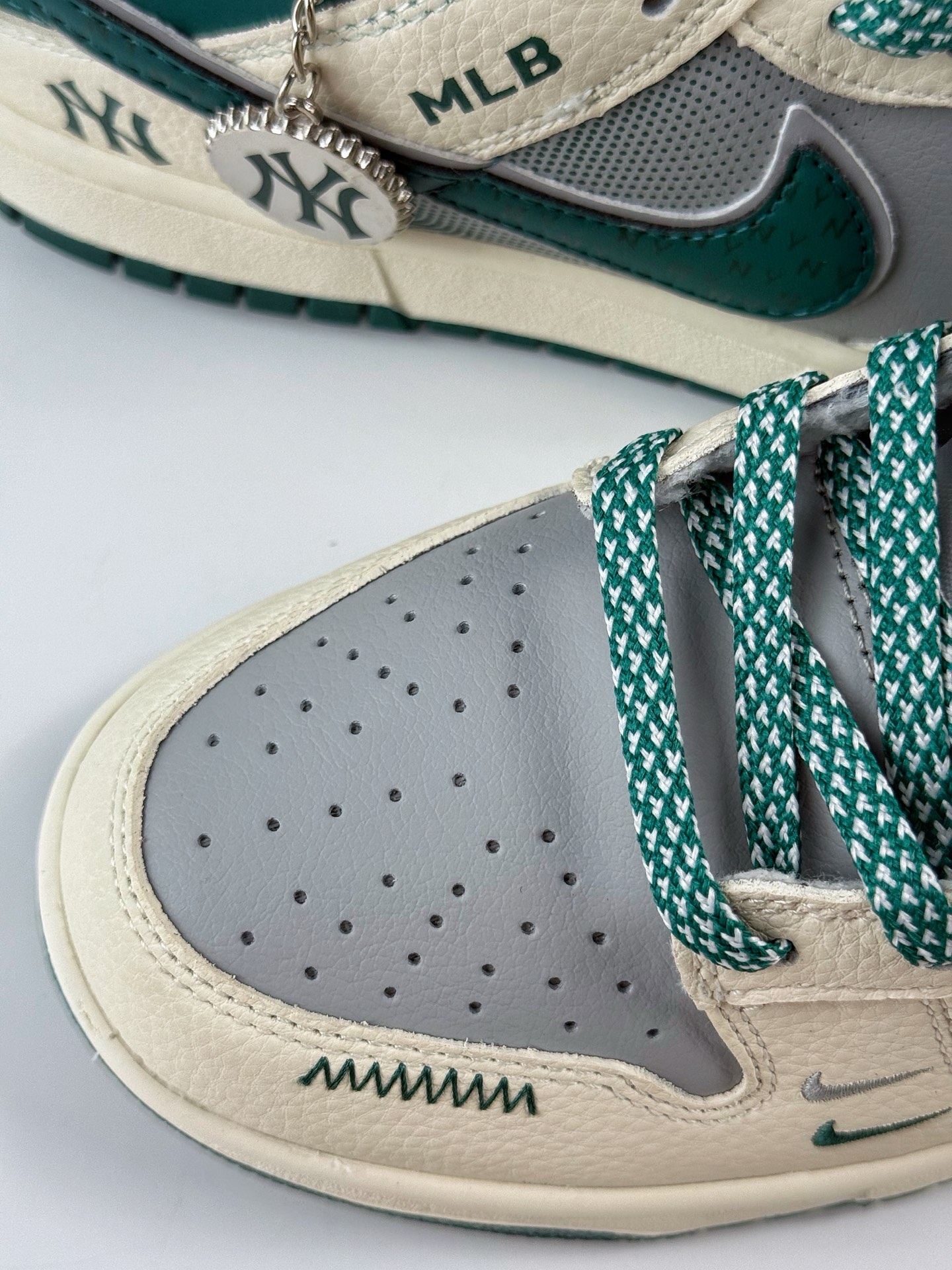 Nike SB Dunk Low x MLB 米灰绿双小勾满天星 SJ2025-001