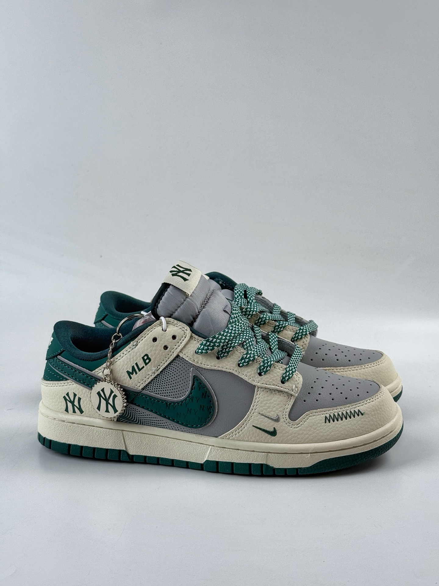 Nike SB Dunk Low x MLB 米灰绿双小勾满天星 SJ2025-001