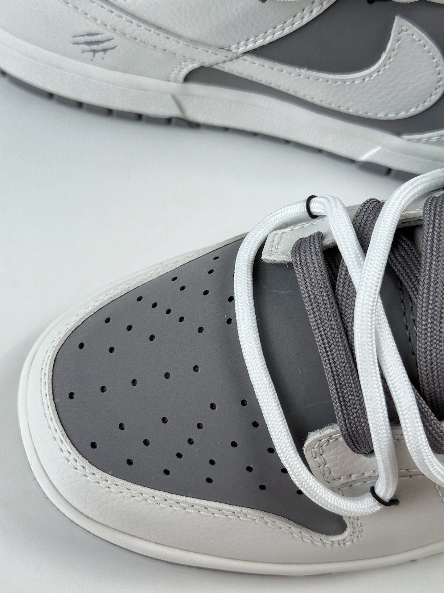 NIKE SB Dunk Low RETRO 封狼居胥 白灰 WG0528-111