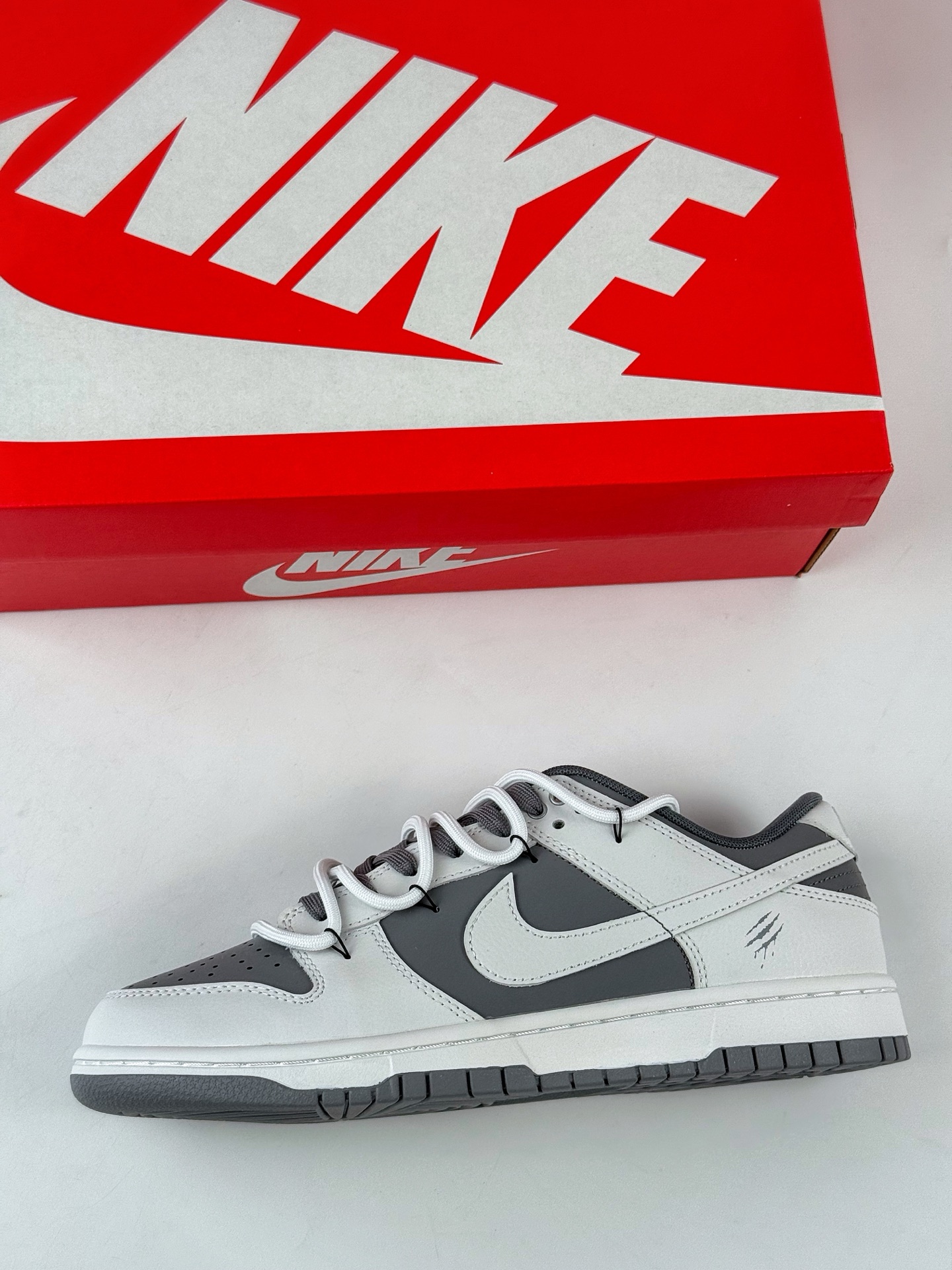 NIKE SB Dunk Low RETRO 封狼居胥 白灰 WG0528-111