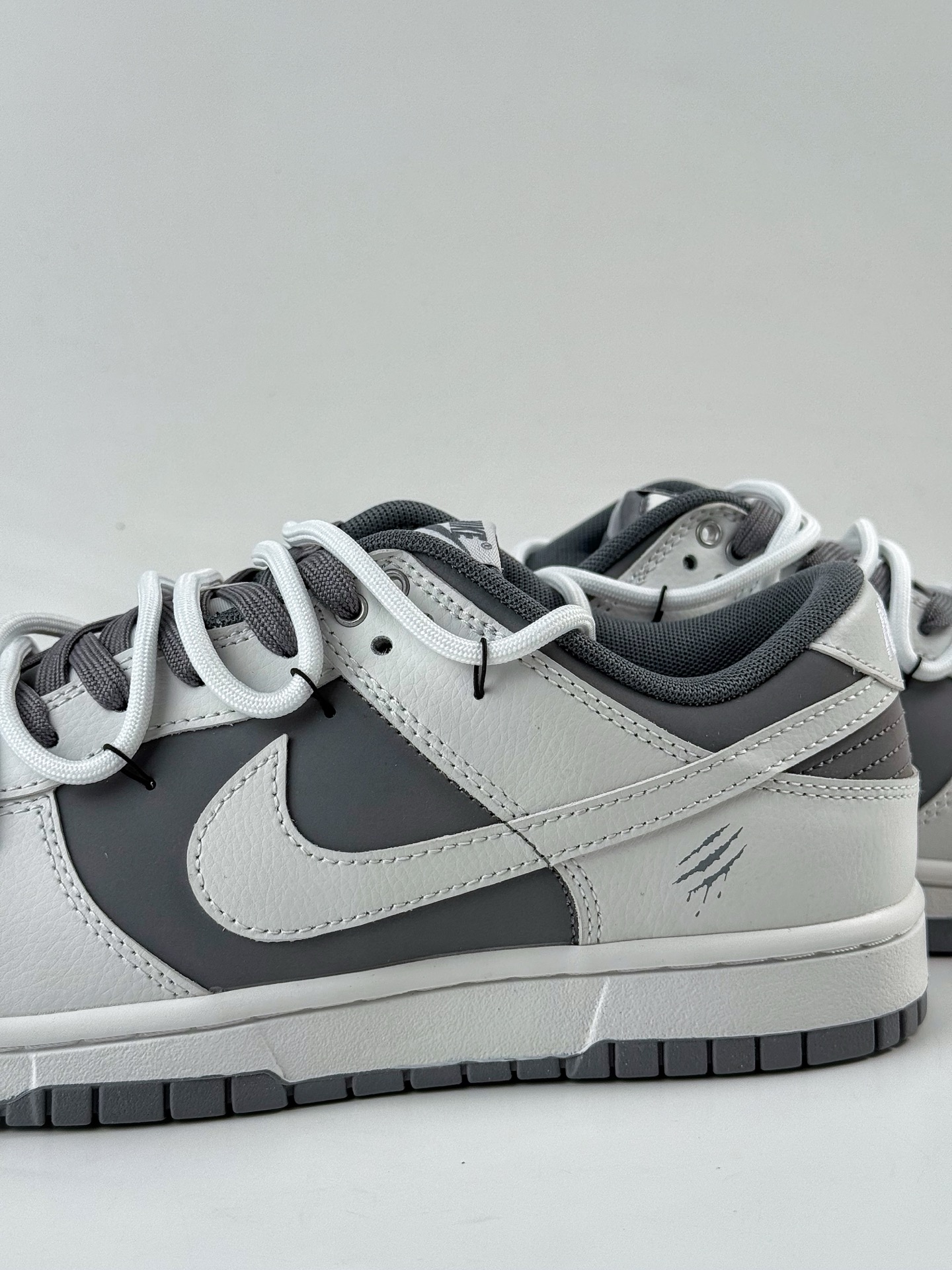 NIKE SB Dunk Low RETRO 封狼居胥 白灰 WG0528-111