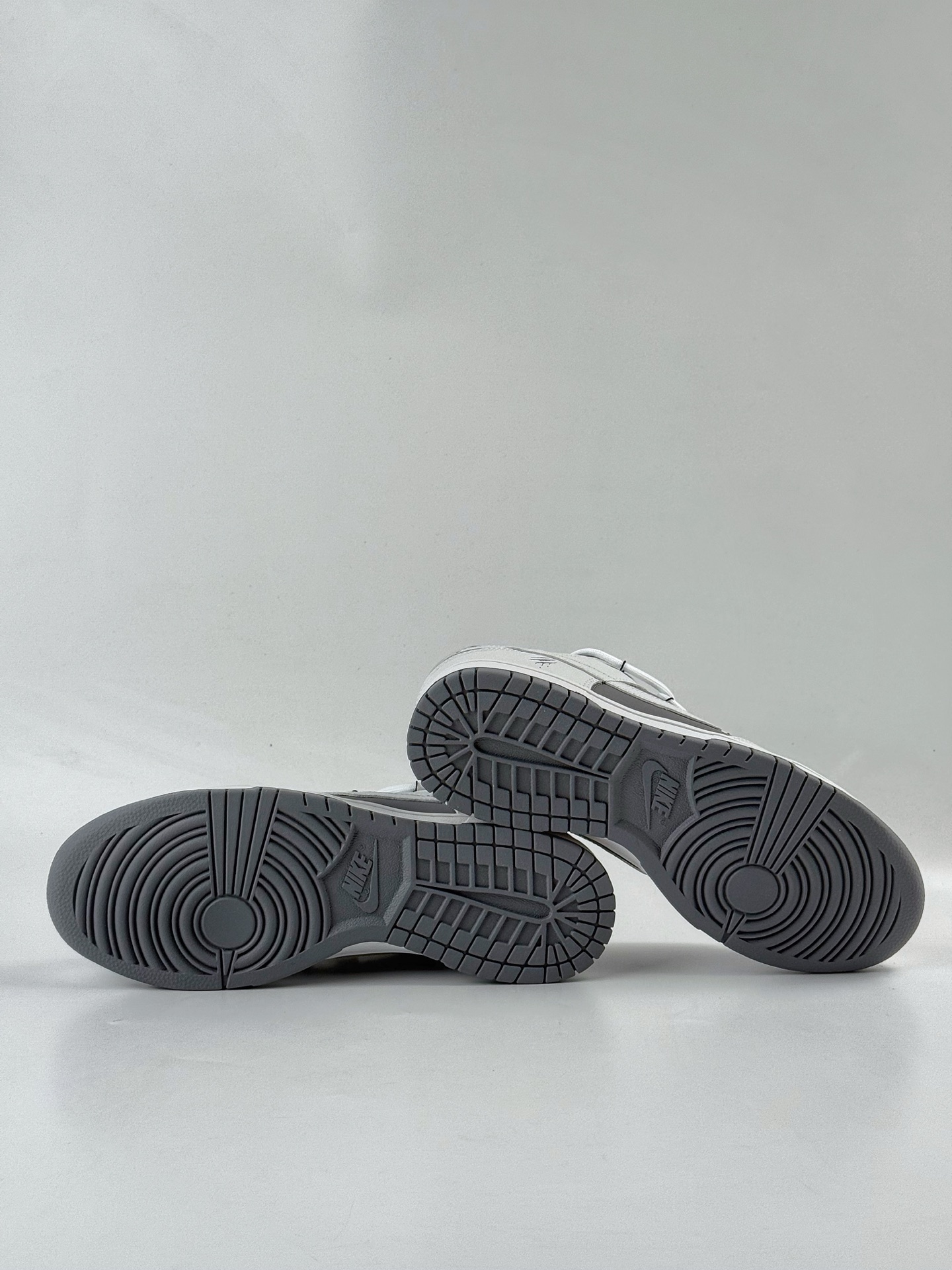 NIKE SB Dunk Low RETRO 封狼居胥 白灰 WG0528-111