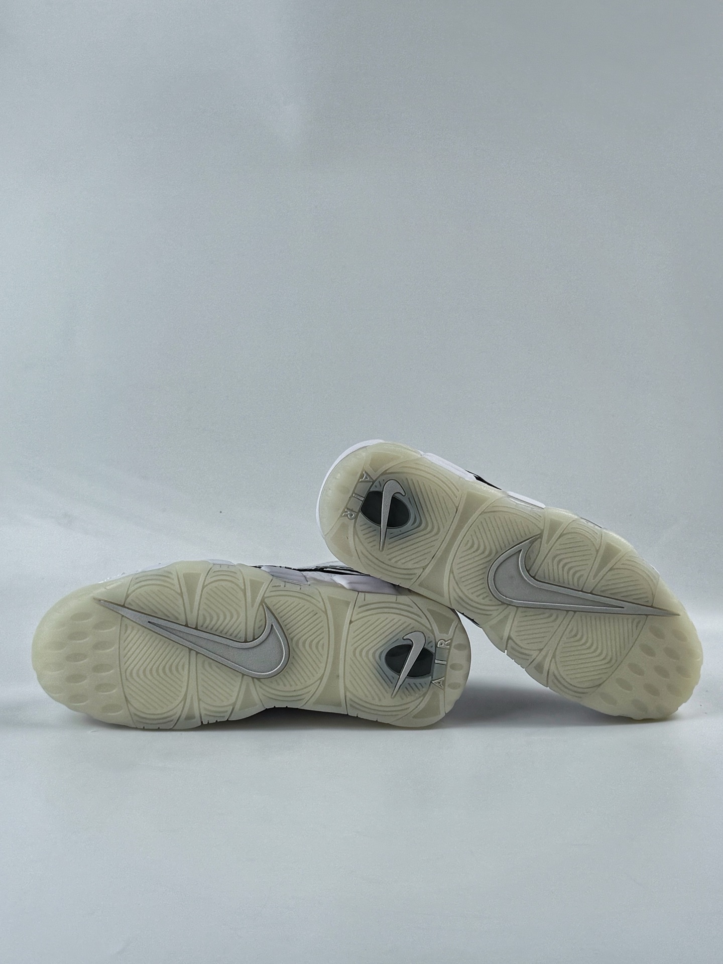 Nike Air More Uptempo Low 代表着历史最高版本皮蓬 DQ5014-100