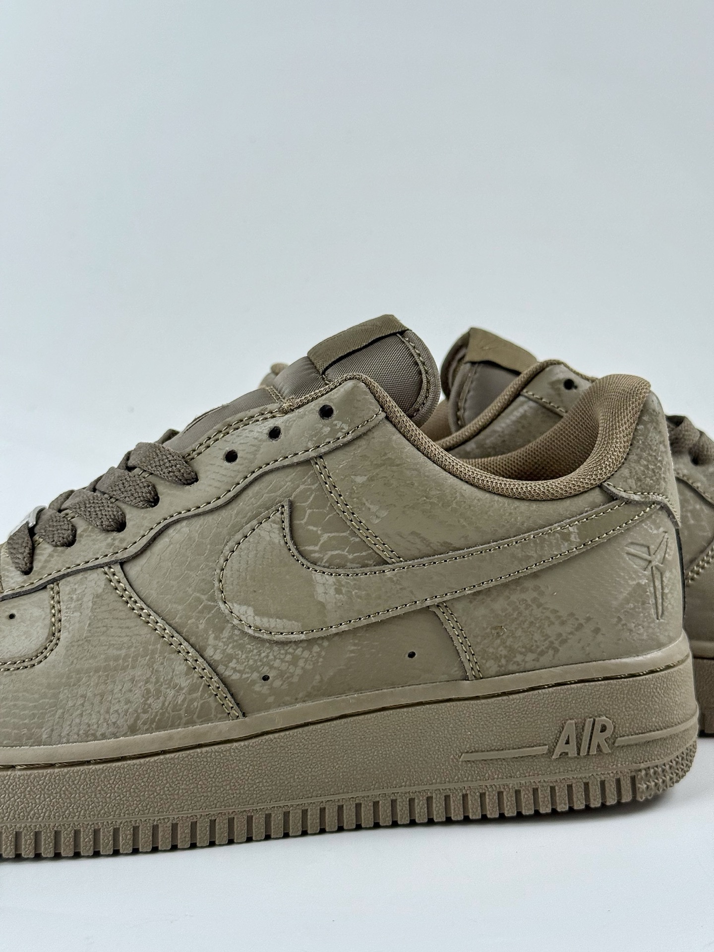 Nike Air Force 1 Low 07 专属logo（曼巴蛇图案）迷踪绿 IB0018-301