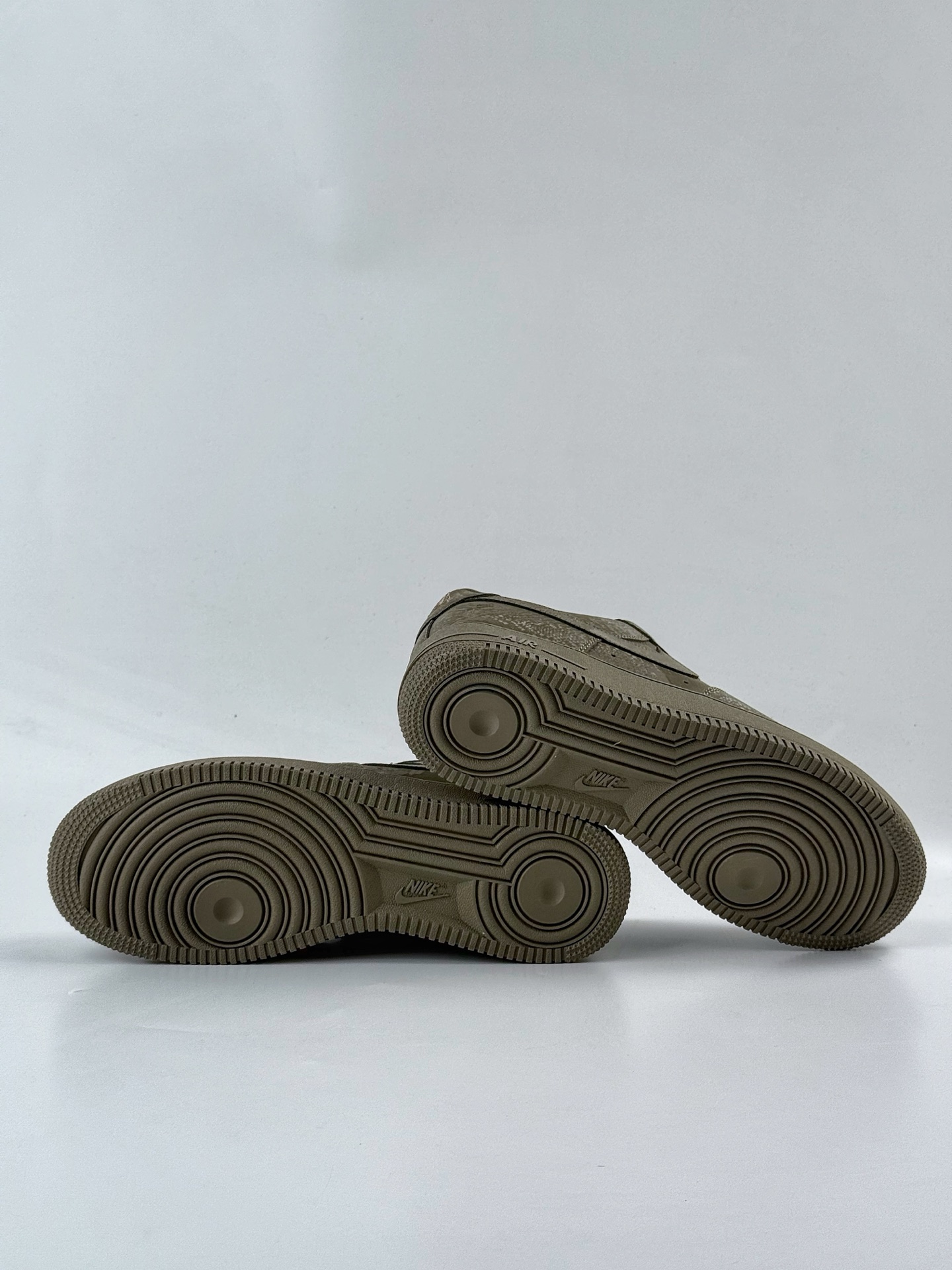 Nike Air Force 1 Low 07 专属logo（曼巴蛇图案）迷踪绿 IB0018-301