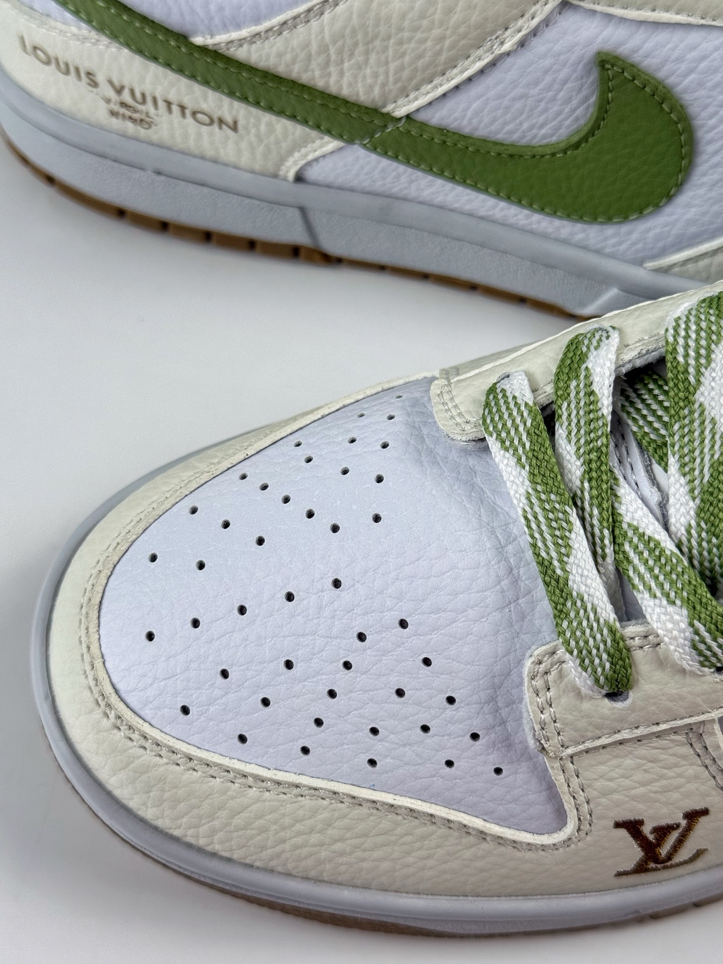 NIKE SB Dunk Low RETRO x Louis Vuitton 米白绿棕 SC0601-476