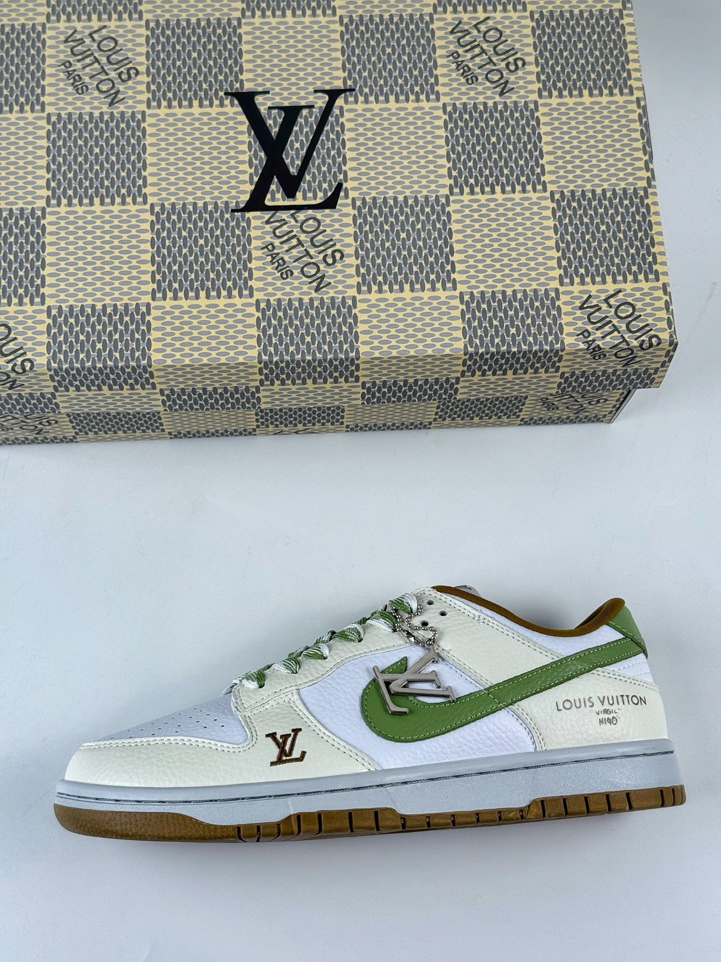 NIKE SB Dunk Low RETRO x Louis Vuitton 米白绿棕 SC0601-476