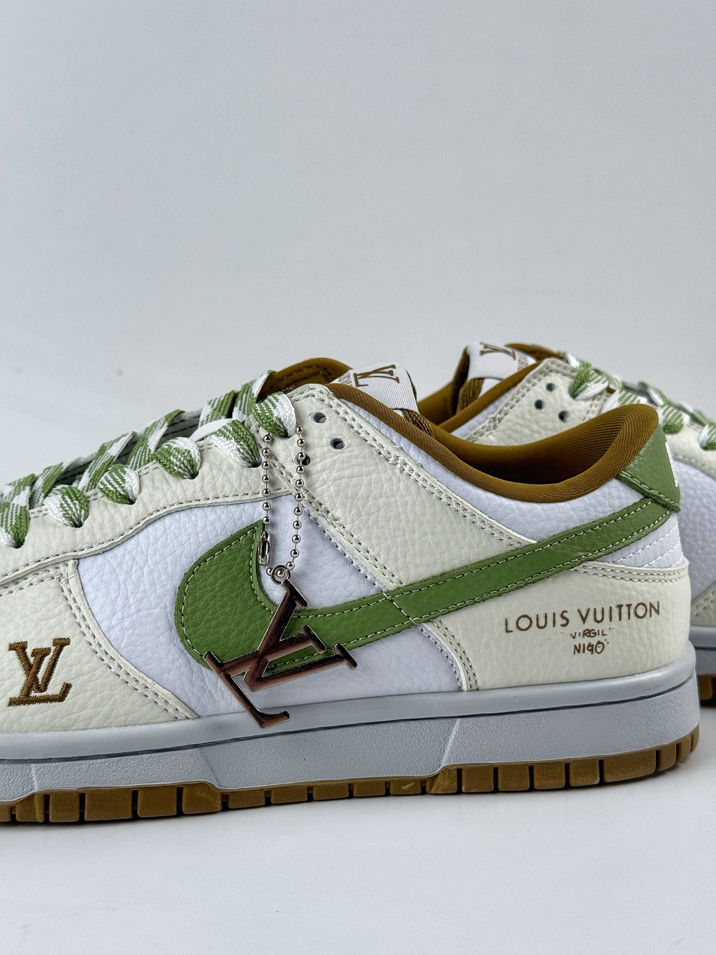 NIKE SB Dunk Low RETRO x Louis Vuitton 米白绿棕 SC0601-476