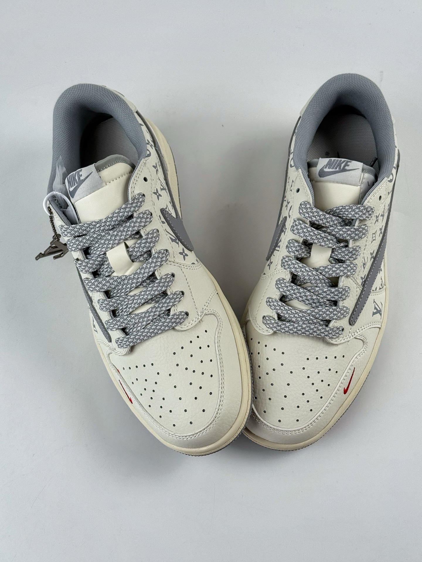 Travis Scott x Nike Air Jordan 1 Low x Louis Vuitton Air Jordan 1 Low 反转白灰小勾满天星倒钩 CS5288-502