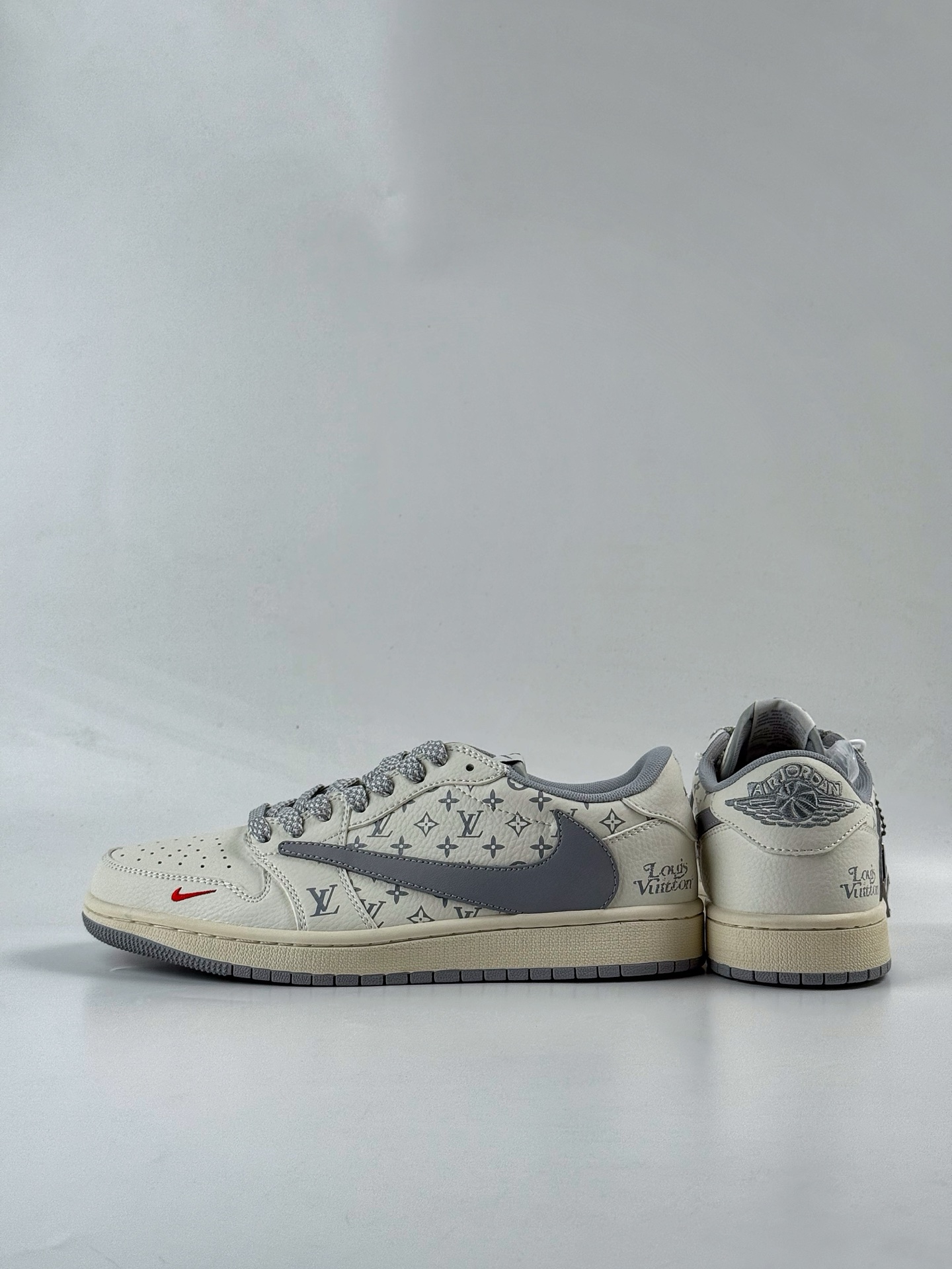 Travis Scott x Nike Air Jordan 1 Low x Louis Vuitton Air Jordan 1 Low 反转白灰小勾满天星倒钩 CS5288-502
