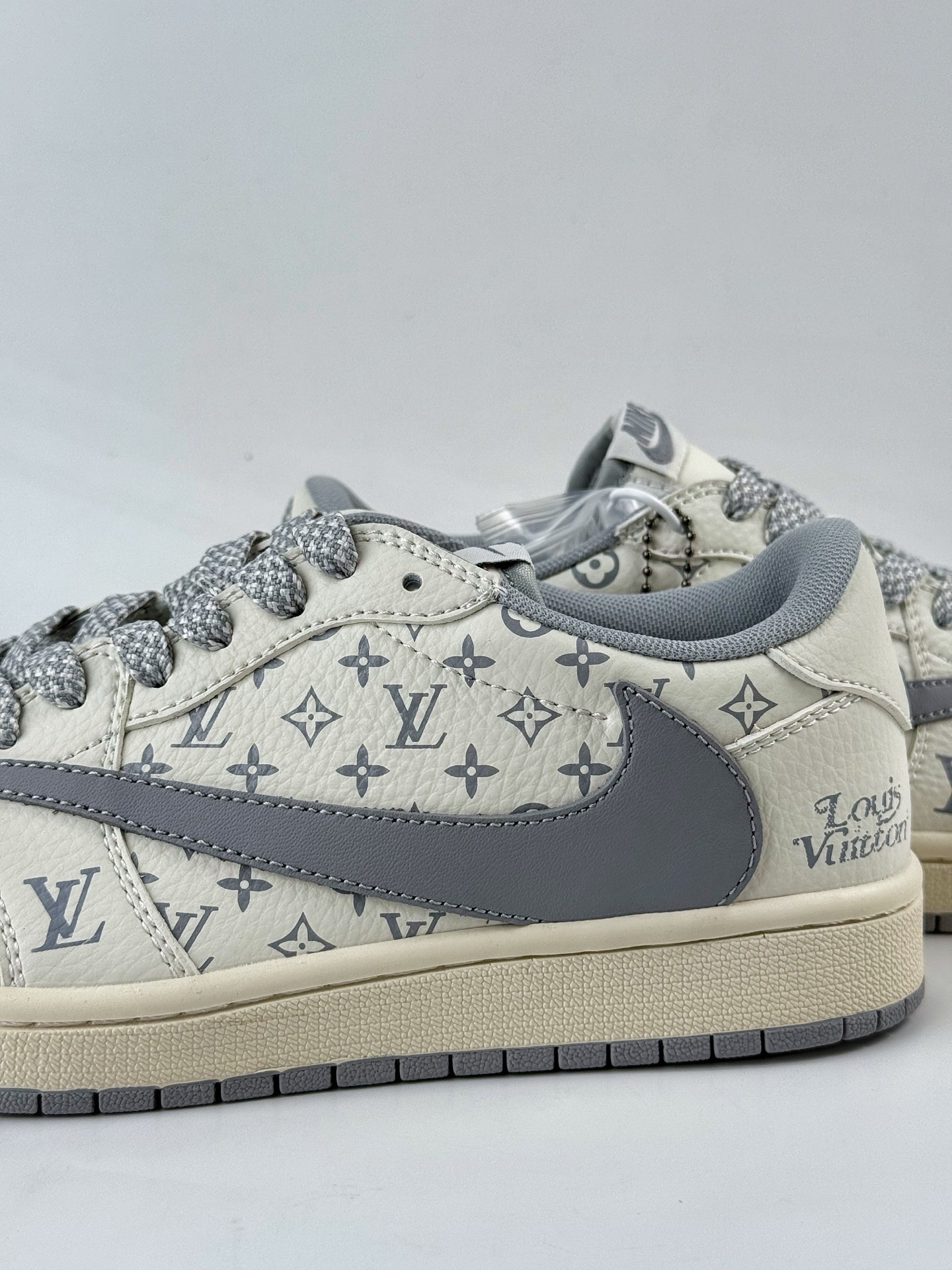 Travis Scott x Nike Air Jordan 1 Low x Louis Vuitton Air Jordan 1 Low 反转白灰小勾满天星倒钩 CS5288-502