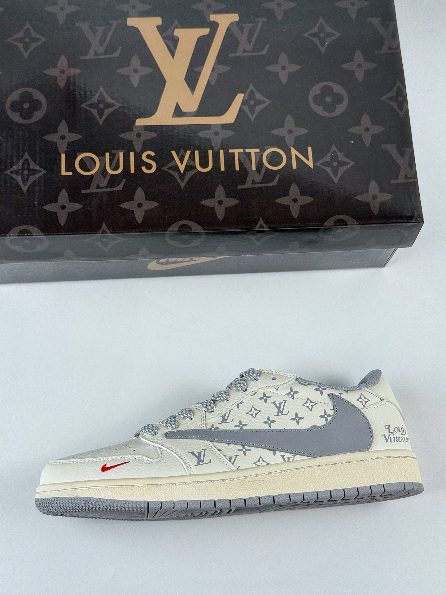 Travis Scott x Nike Air Jordan 1 Low x Louis Vuitton Air Jordan 1 Low 反转白灰小勾满天星倒钩 CS5288-502