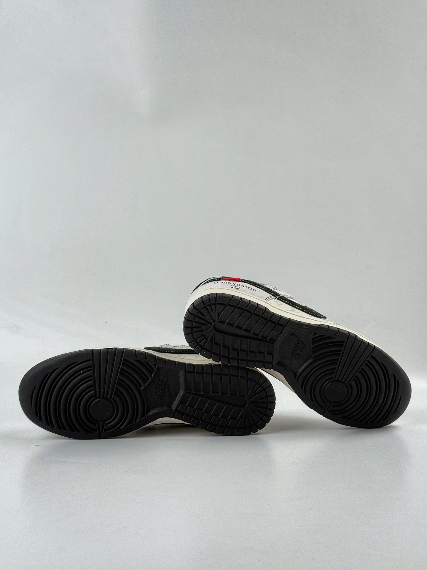 Nike SB Dunk Low x Louis Vuitton 灰白满天星 CX5050-Y21